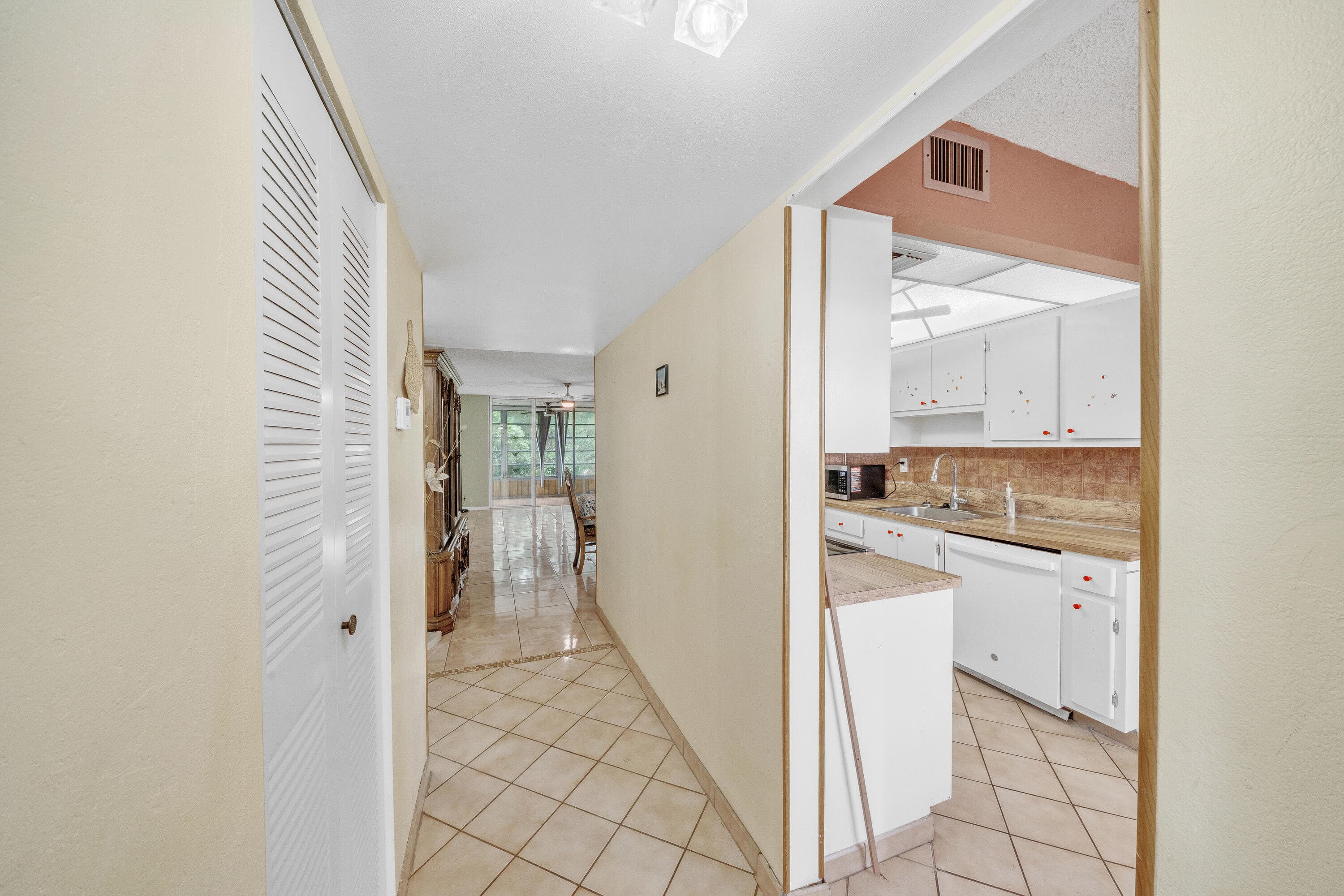 3070 NW 48th Terrace 405, Lauderdale Lakes, FL 33313 — photo 5 of 26