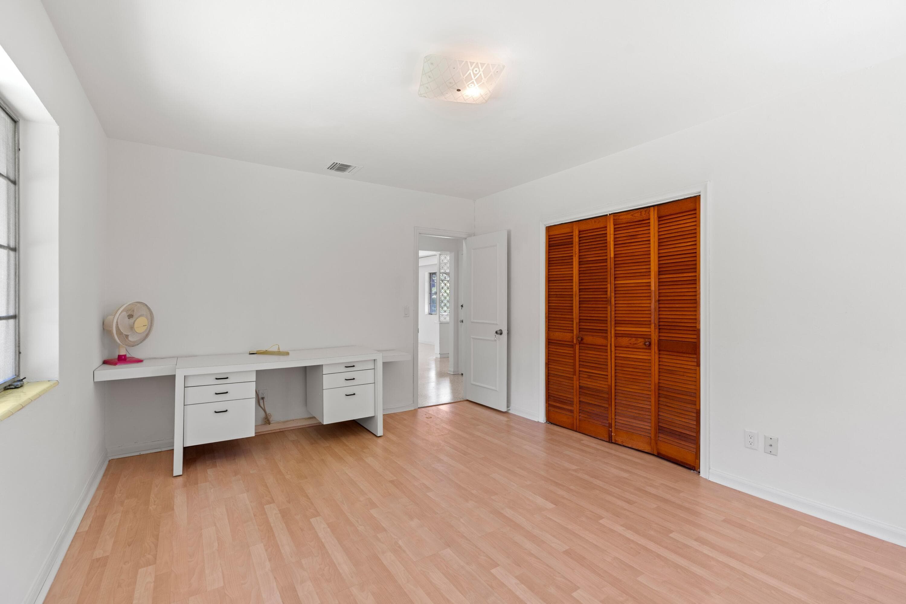 1725 N Lakeside Drive, Lake Worth Beach, FL 33460 — photo 14 of 28