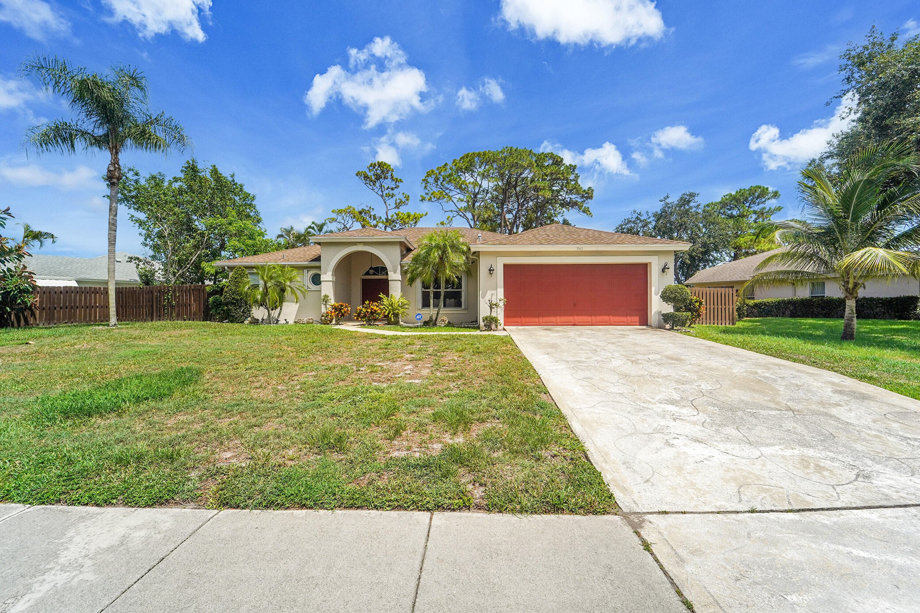 945 Sunflower Avenue, Delray Beach, FL 33445 — photo 2 of 47