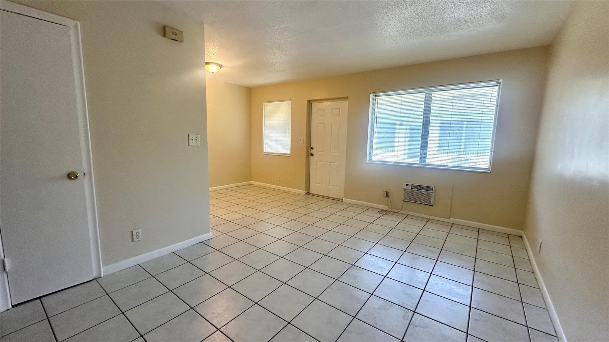 717 SE 16th Street 3, Fort Lauderdale, FL 33316 — photo 4 of 9