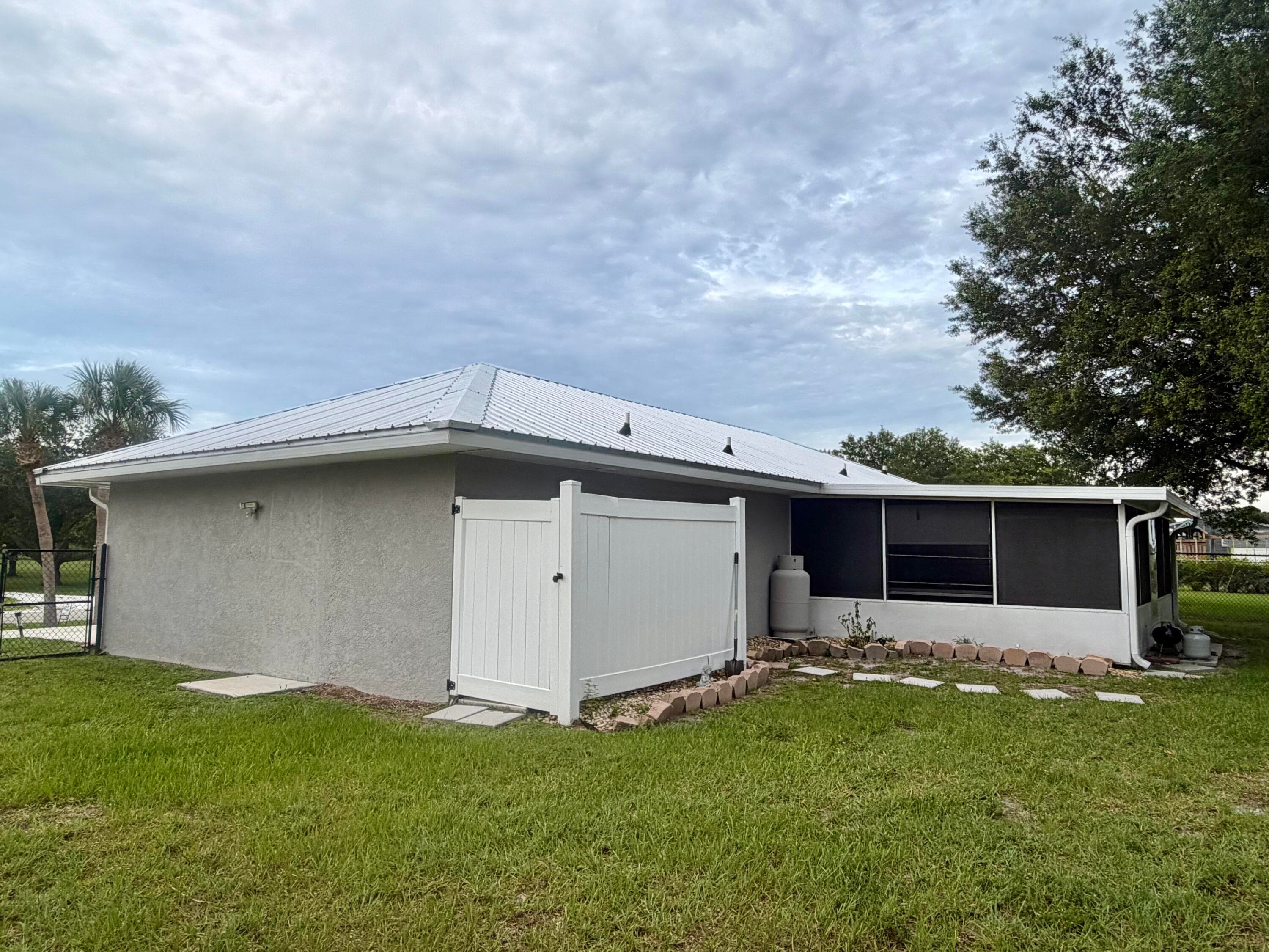 7823 SW 9th Street, Okeechobee, FL 34974 — photo 3 of 21