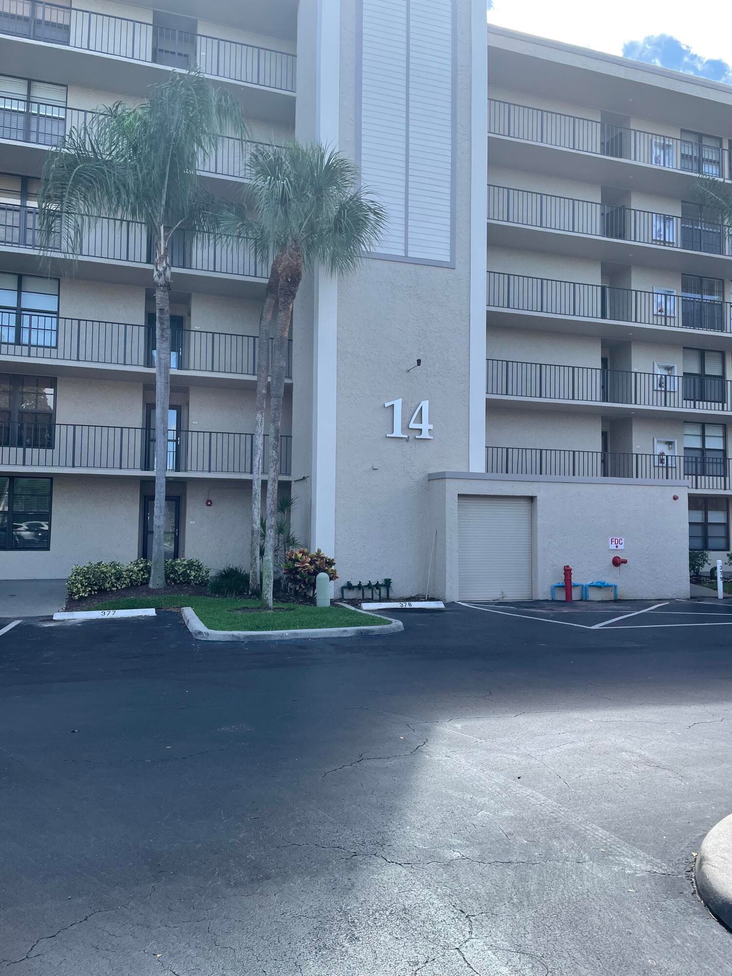 14 Royal Palm Way 204, Boca Raton, FL 33432 — photo 4 of 17