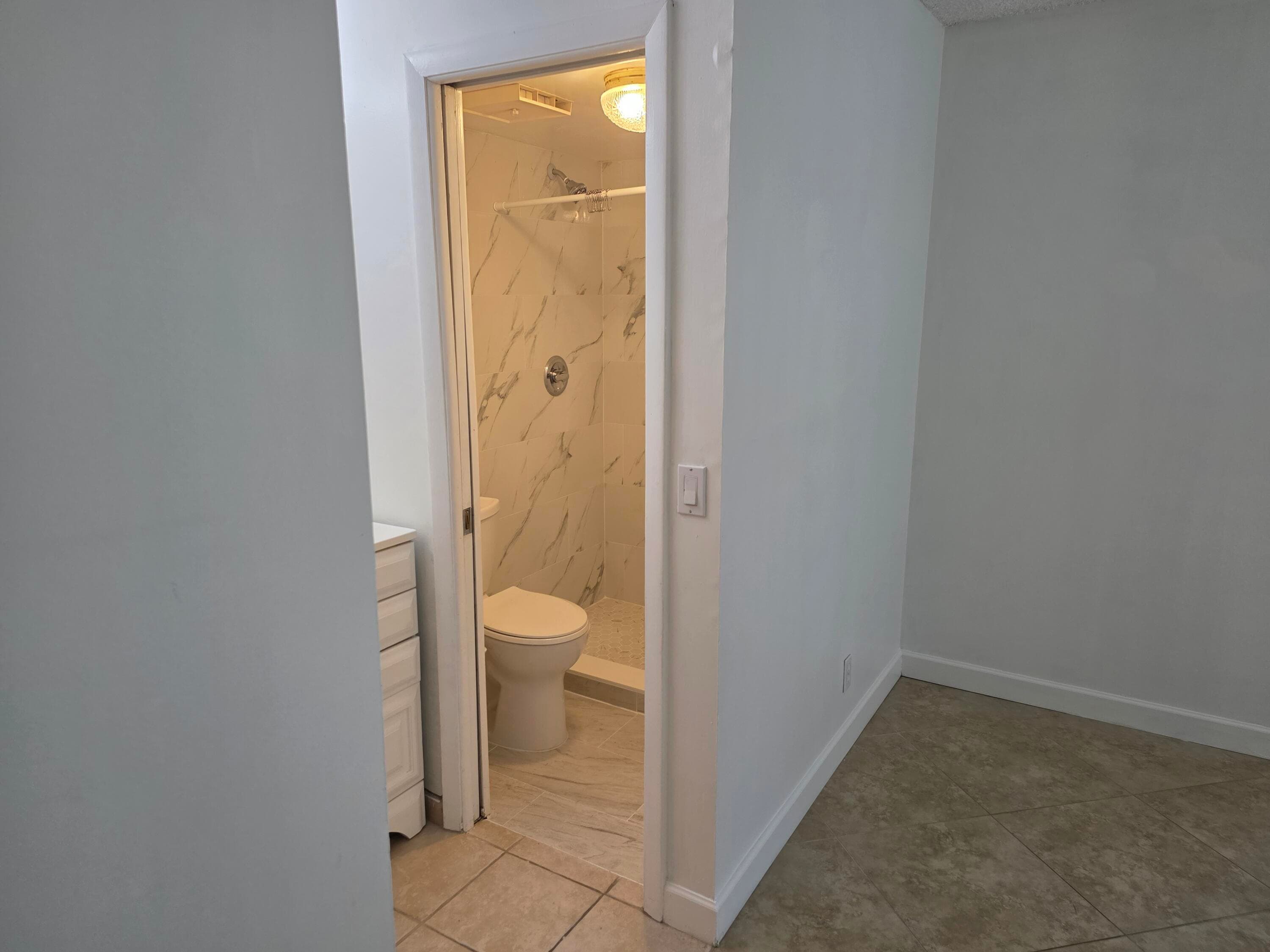 170 SE 7th Street SE 301, Deerfield Beach, FL 33441 — photo 18 of 35
