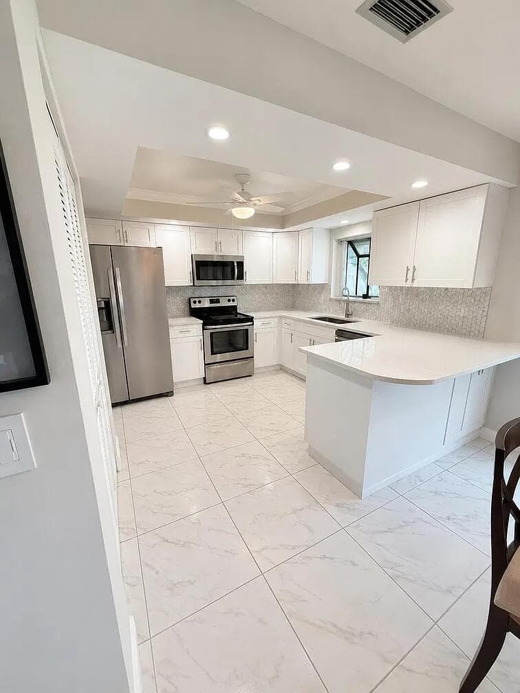 378 SW 28th Avenue, Delray Beach, FL 33445 — photo 10 of 39