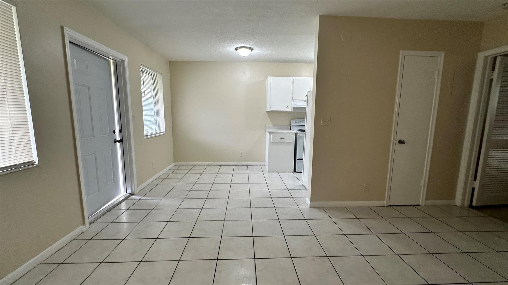 717 SE 16th Street 2, Fort Lauderdale, FL 33316 — photo 4 of 7