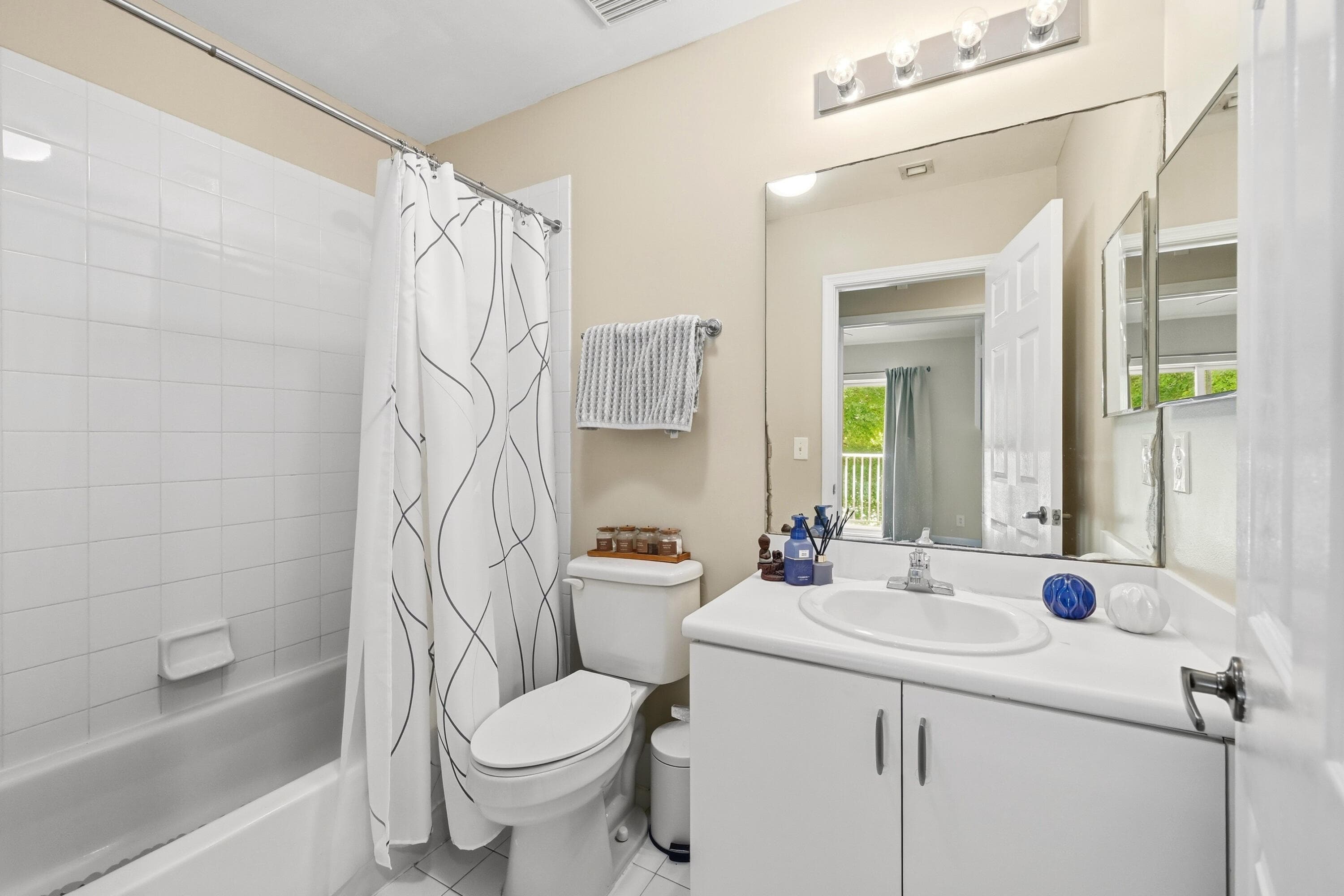 8464 Lagos De Campo Boulevard, Tamarac, FL 33321 — photo 26 of 43