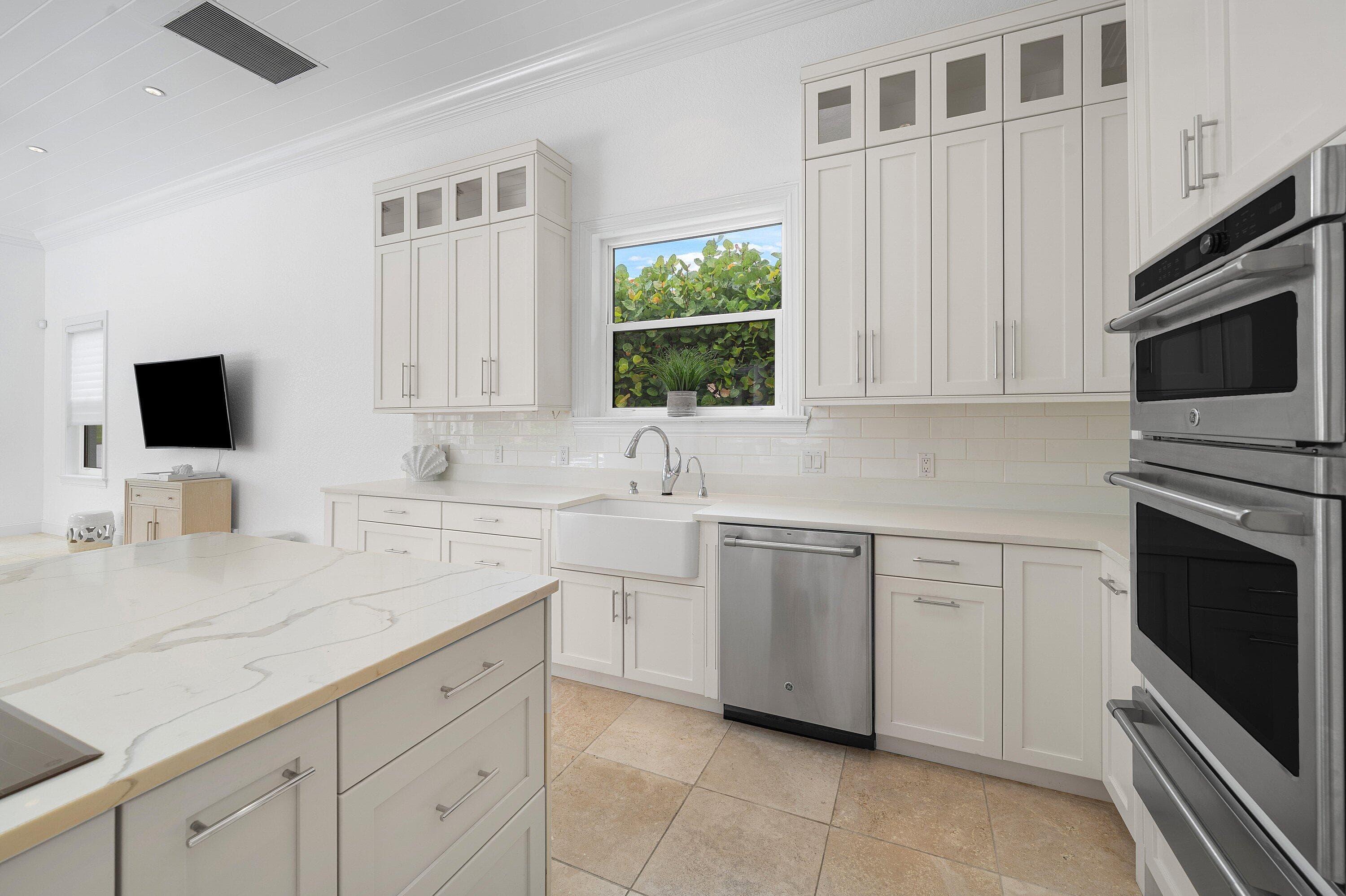2925 SE Dune Drive, Hutchinson Island, FL 34996 — photo 12 of 97