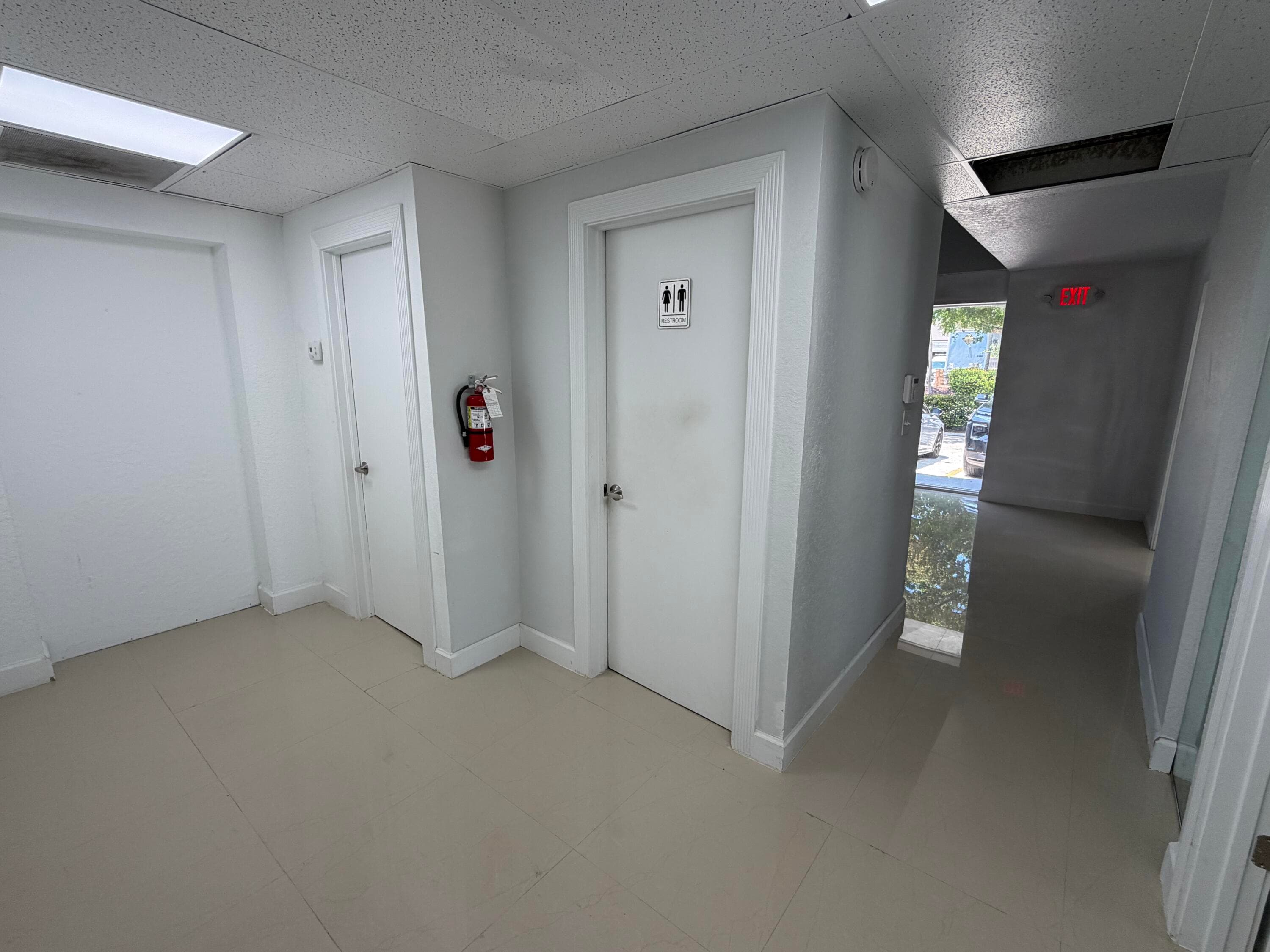 500 Commerce Way Way W 6-7, Jupiter, FL 33458 — photo 7 of 8