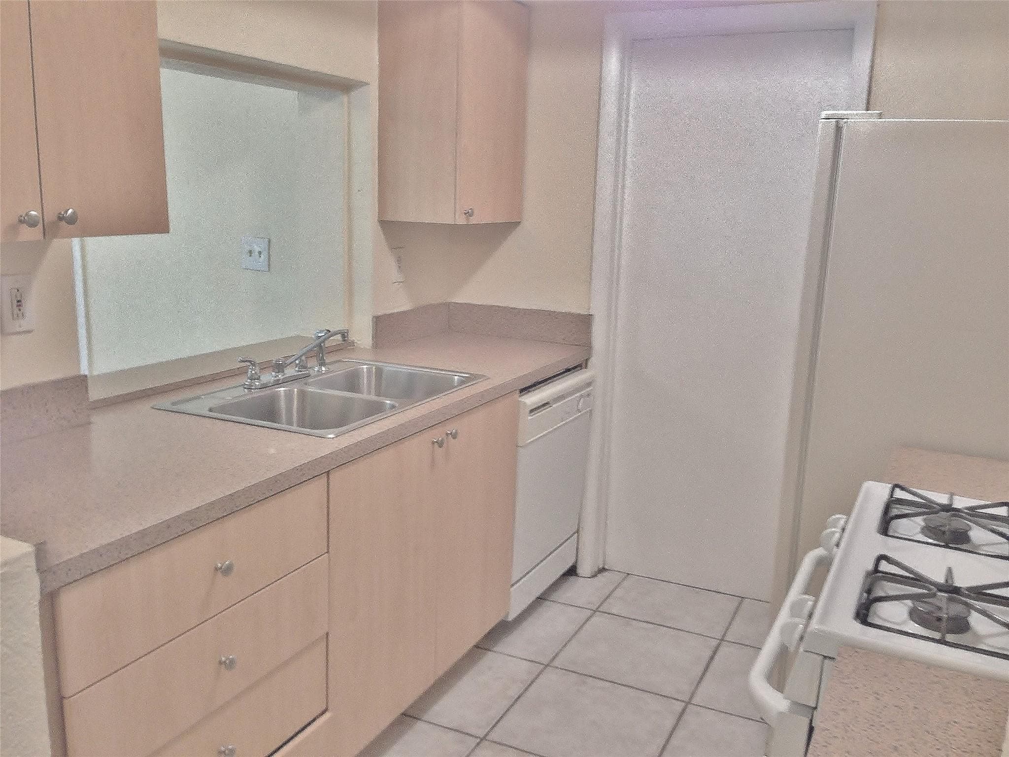 7510 NW 23rd Street, Sunrise, FL 33313 — photo 3 of 14