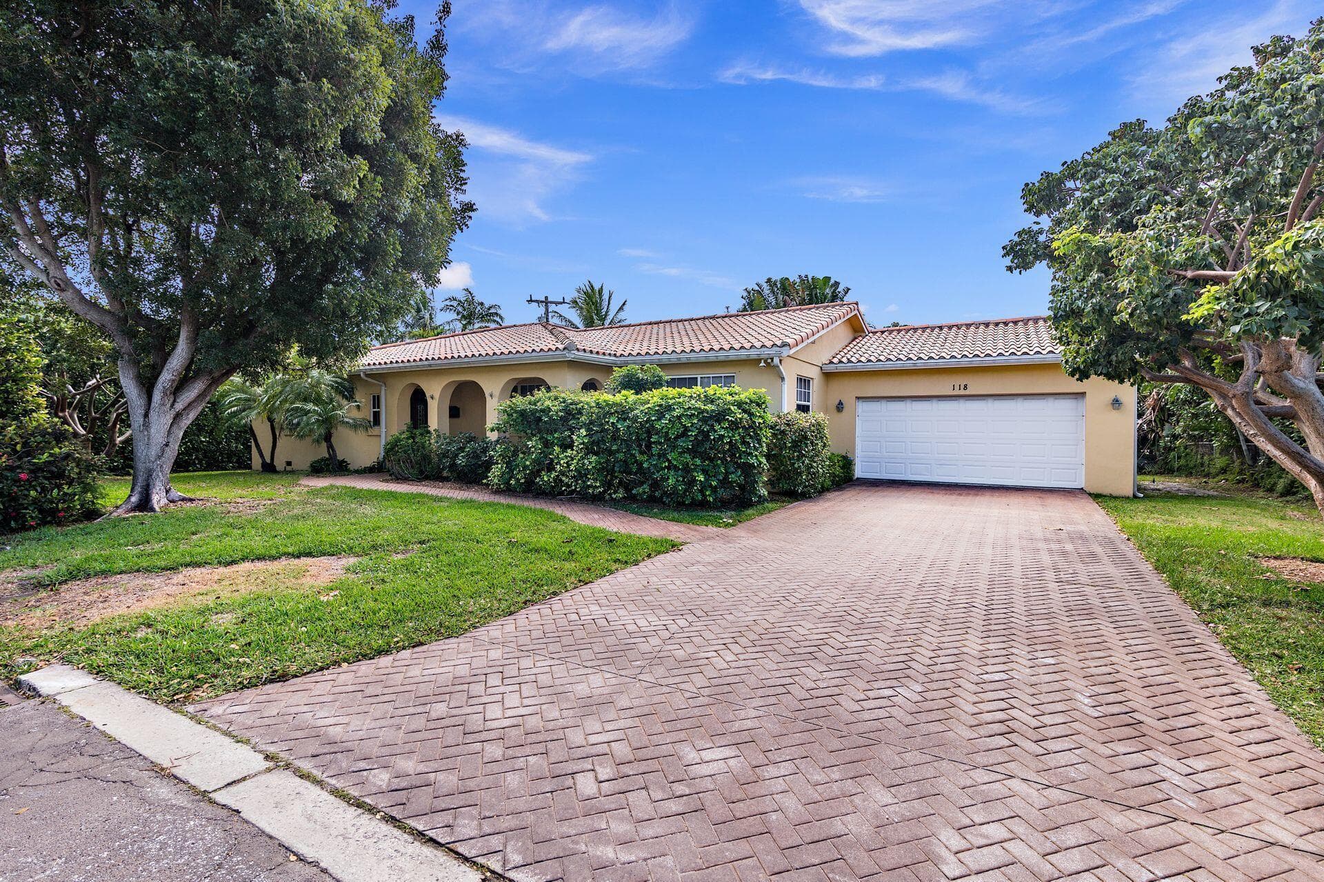 118 Linda Lane, West Palm Beach, FL 33405 — photo 2 of 17