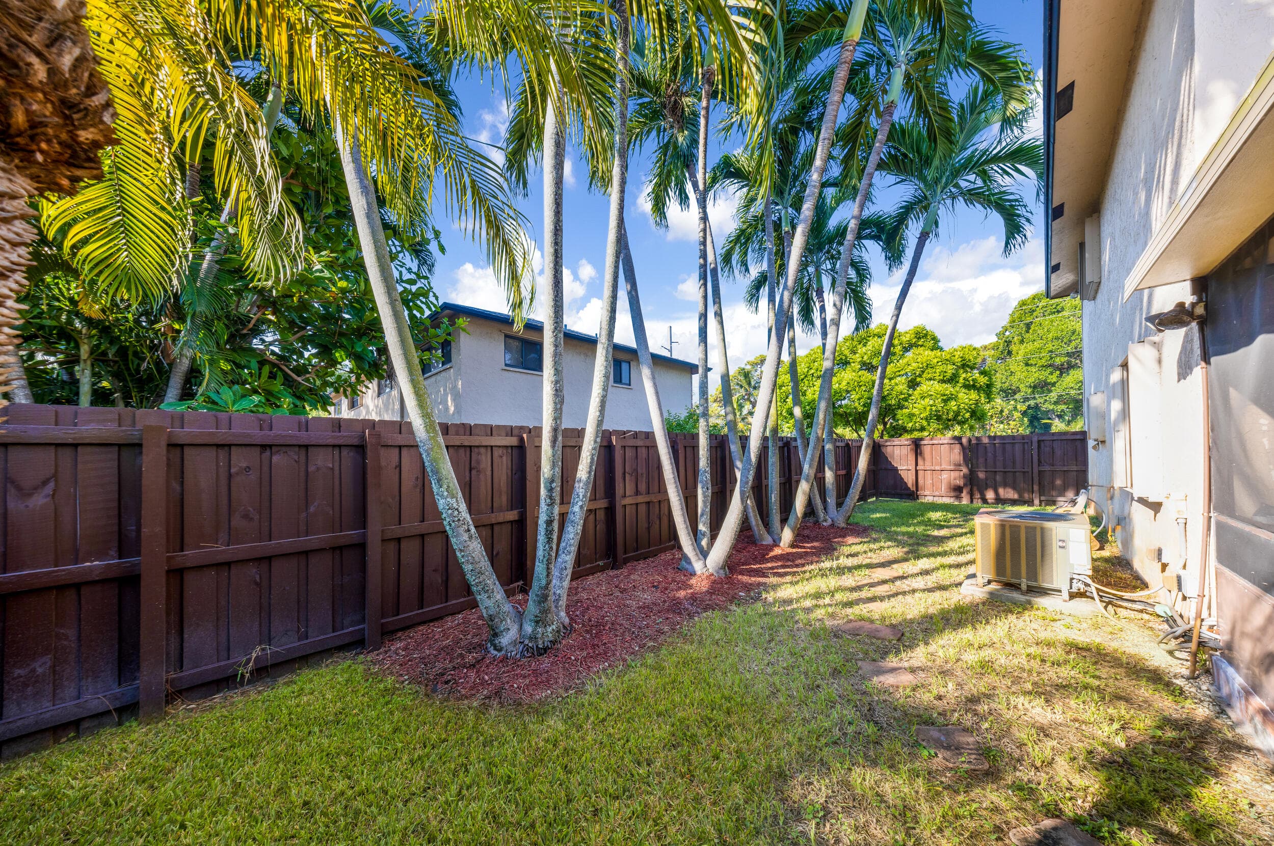 2124 NE 9th Avenue, Wilton Manors, FL 33305 — photo 5 of 26