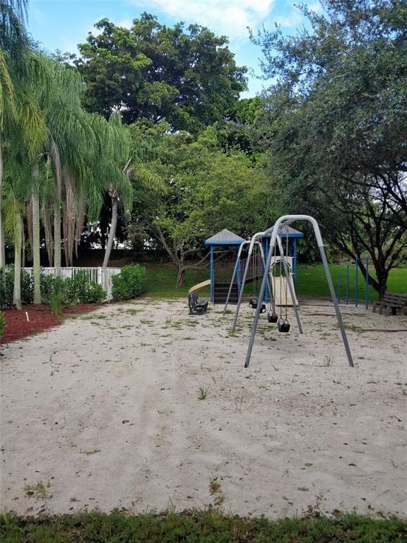 7913 Sanibel Drive 7913, Tamarac, FL 33321 — photo 12 of 13
