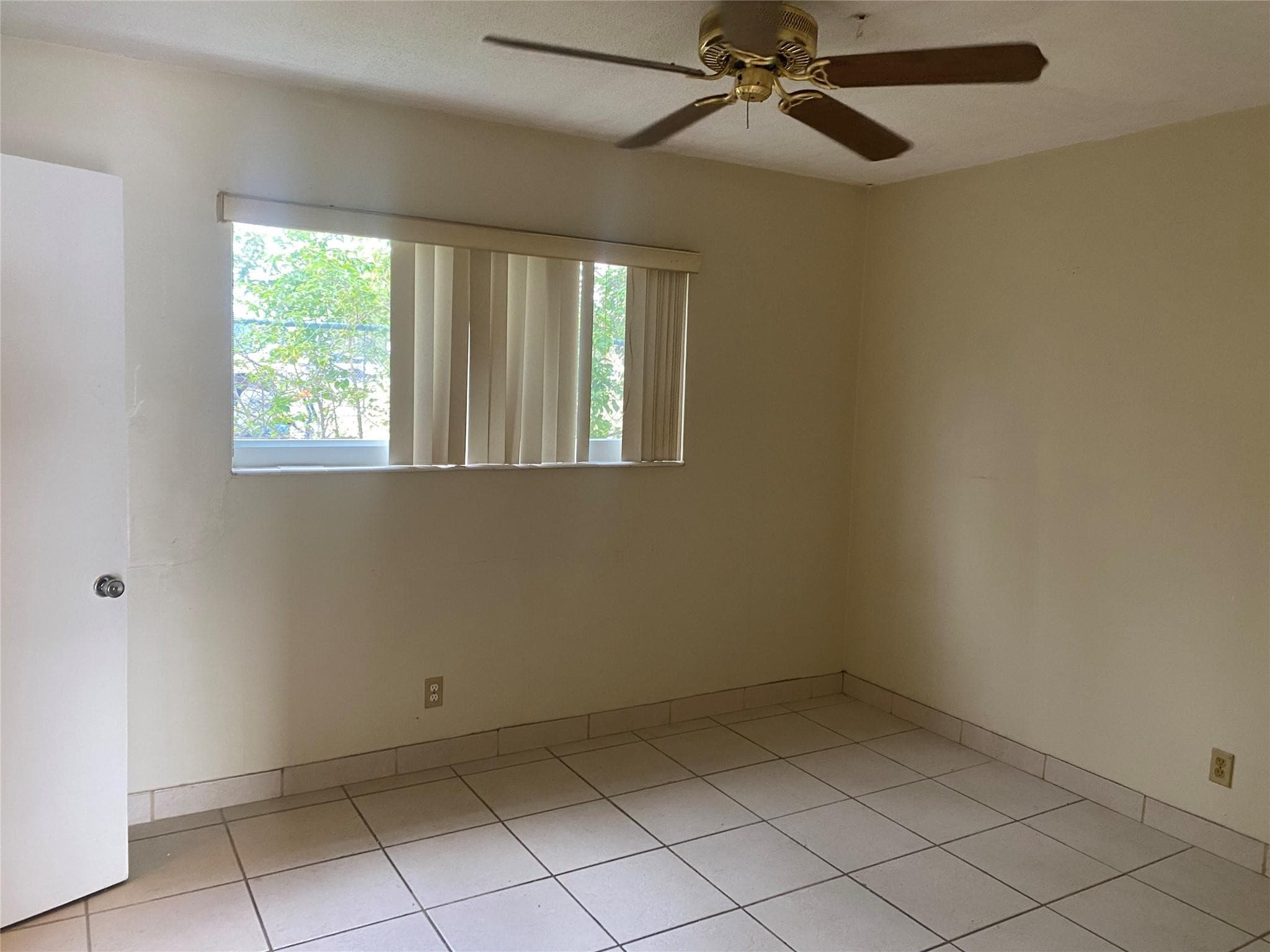 1812 E Oakland Park Boulevard 19, Oakland Park, FL 33306 — photo 4 of 7