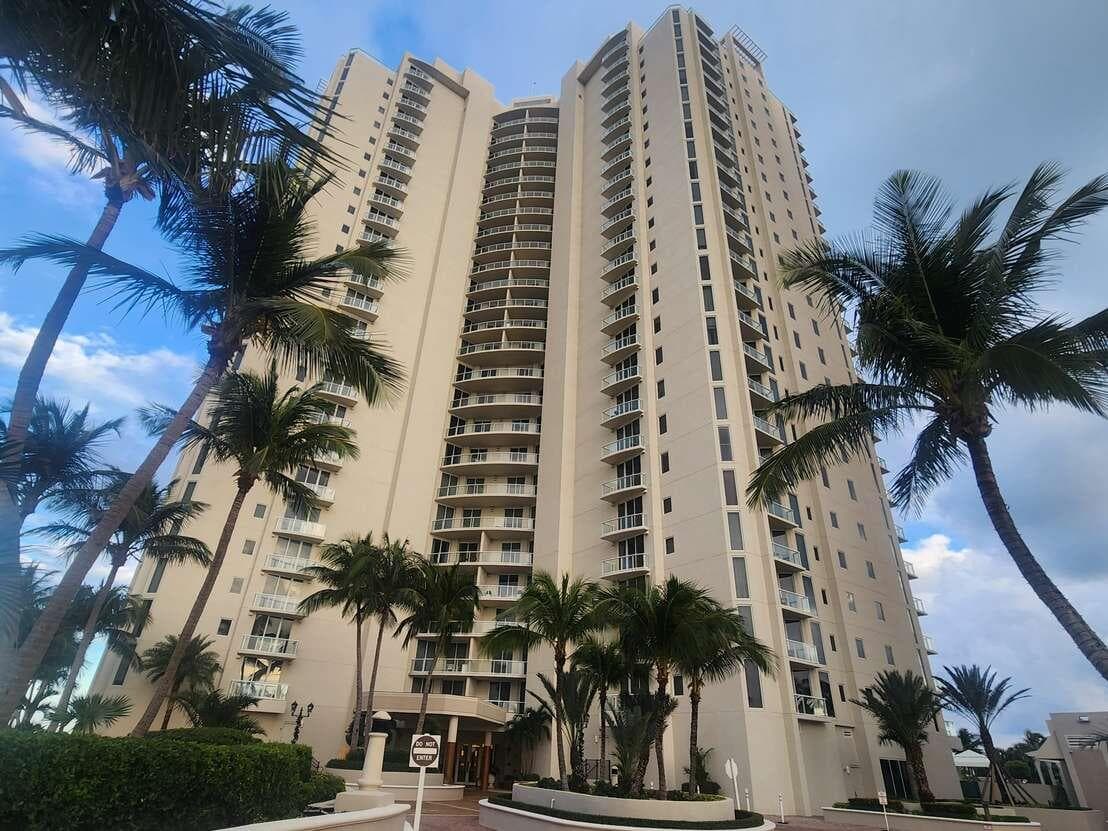 Condominium in Riviera Beach — photo 17 of 22