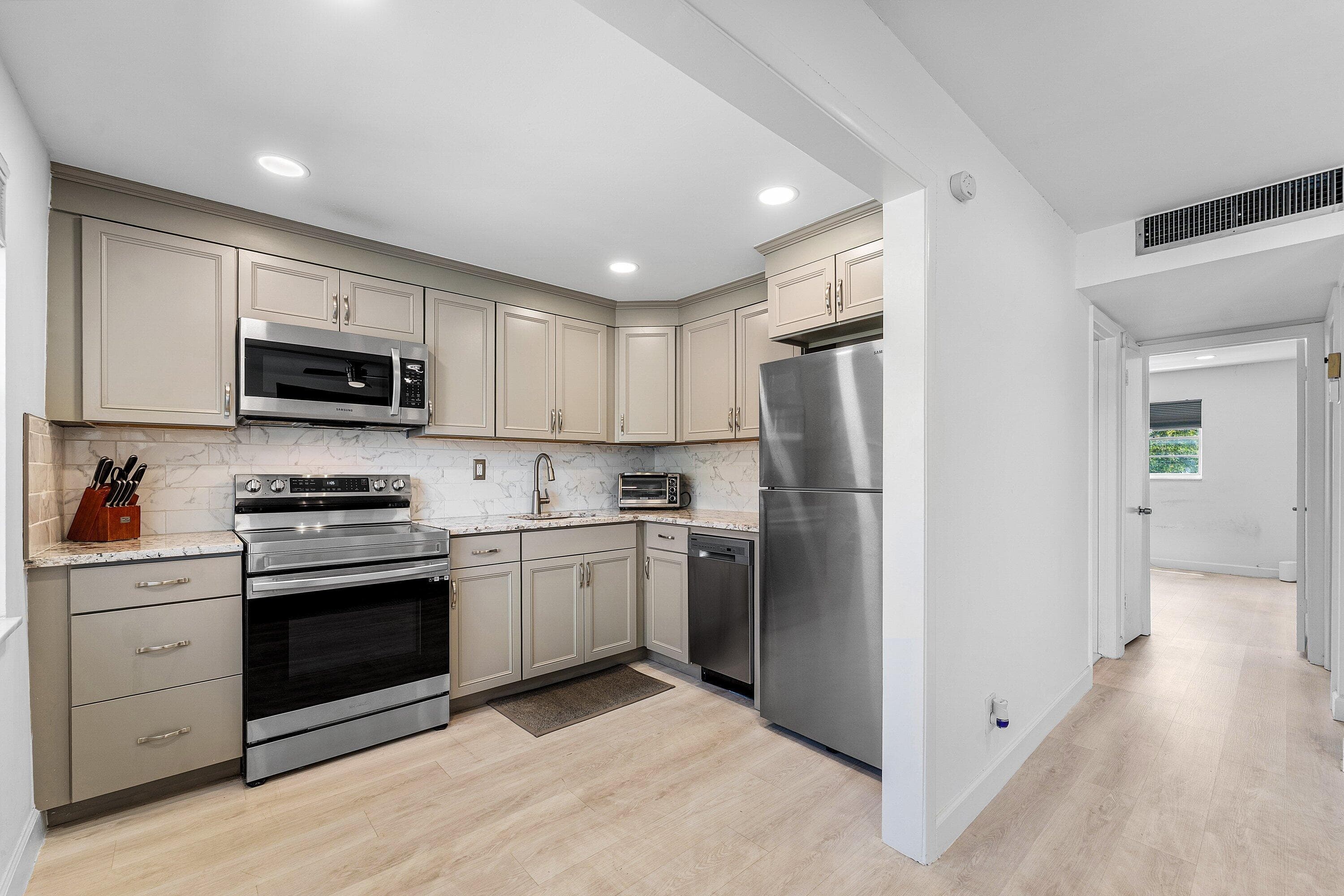 340 NW 19th Street 2020, Boca Raton, FL 33432 — photo 5 of 17