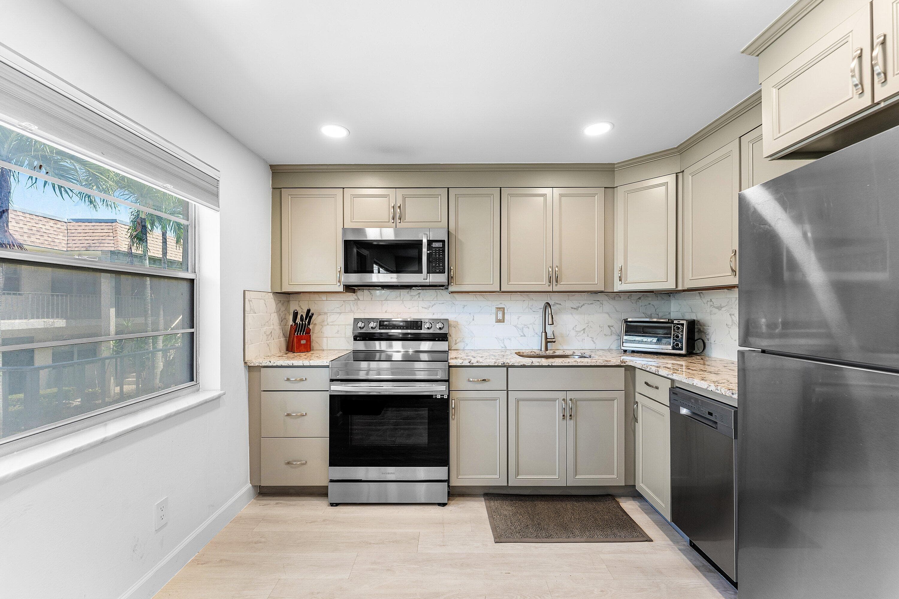 340 NW 19th Street 2020, Boca Raton, FL 33432 — photo 7 of 17