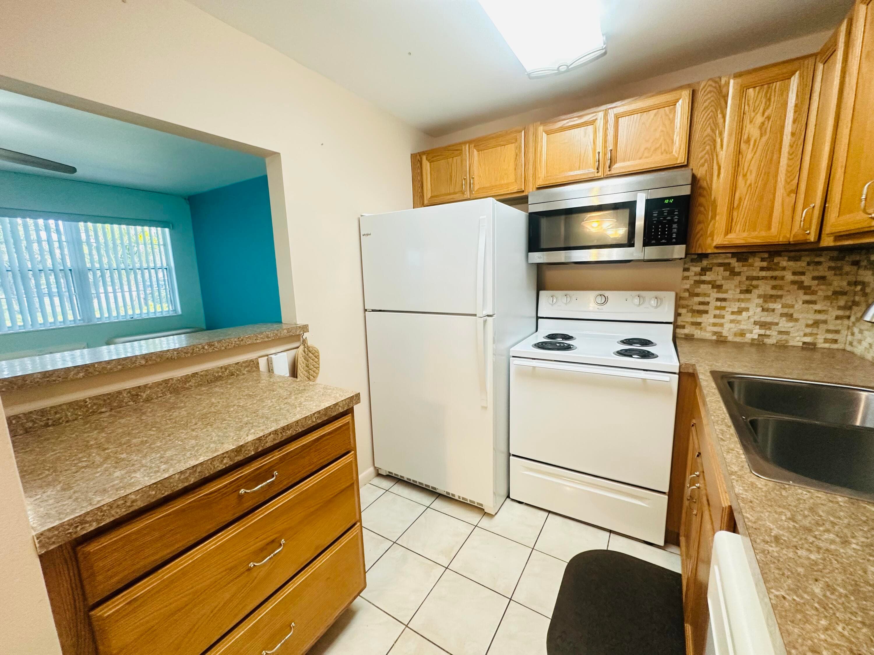 86 Markham E, Deerfield Beach, FL 33442 — photo 9 of 54