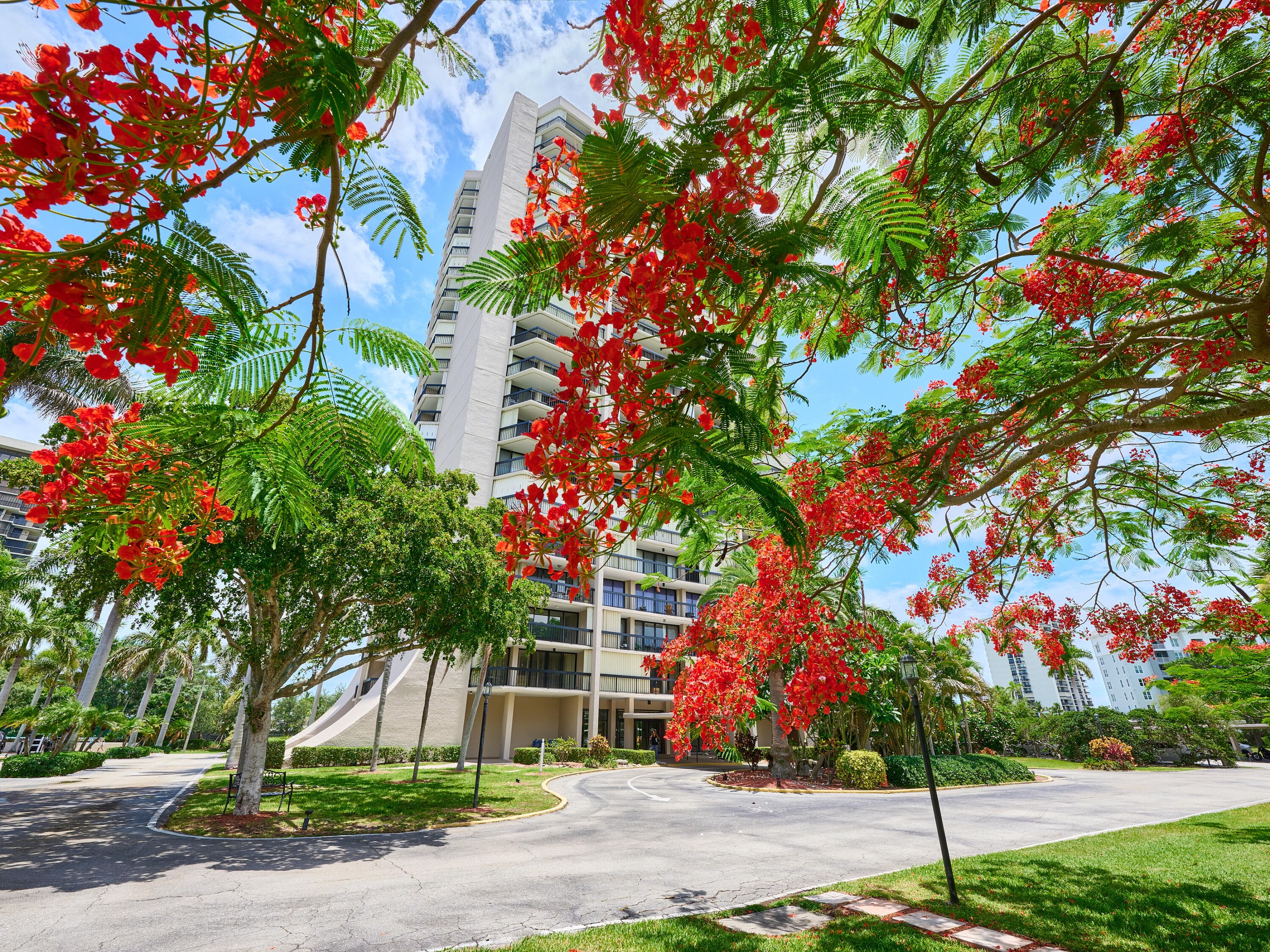 2425 Presidential Way 1405, West Palm Beach, FL 33401 — photo 37 of 39