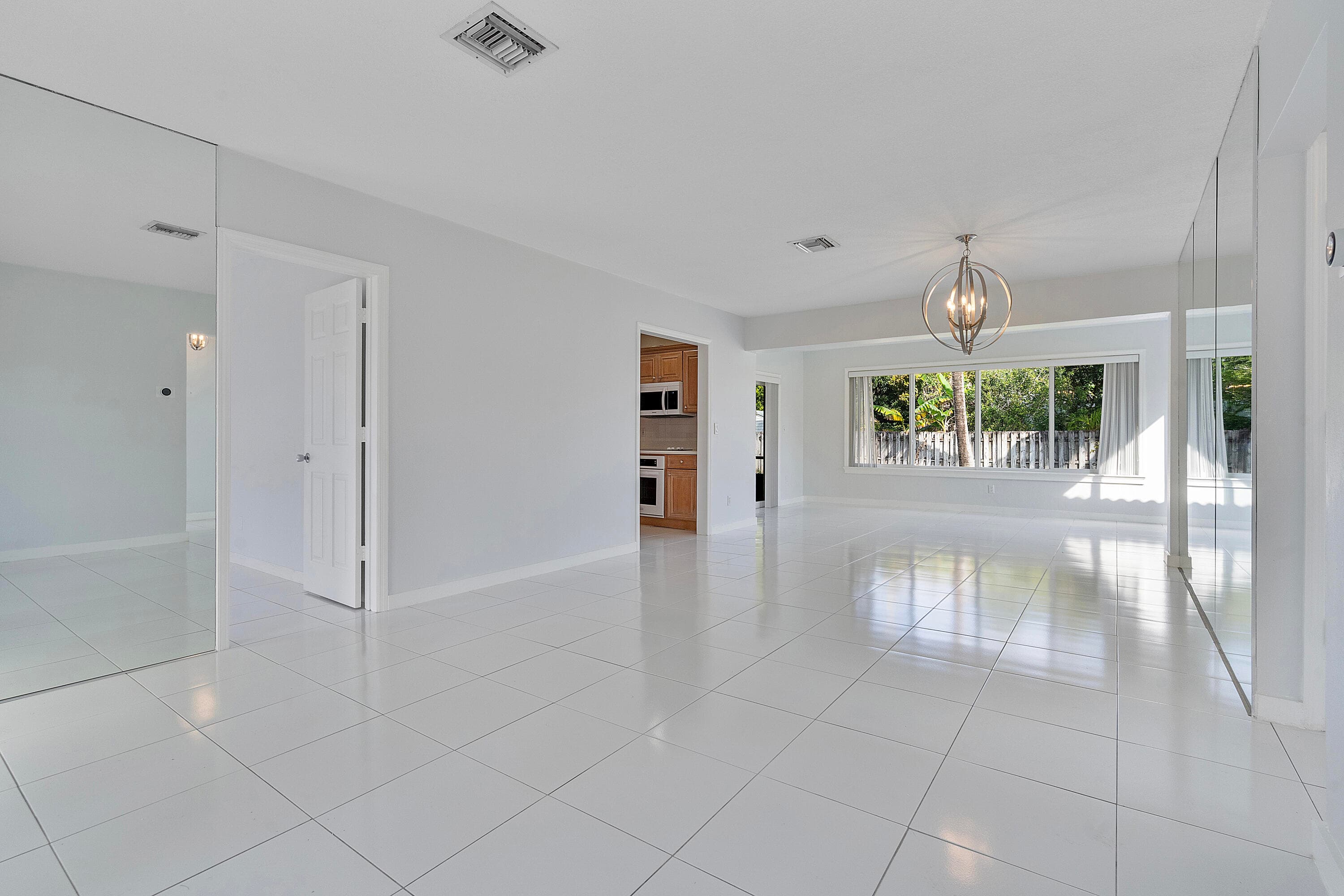 2475 NE 214th Street, Aventura, FL 33180 — photo 5 of 25