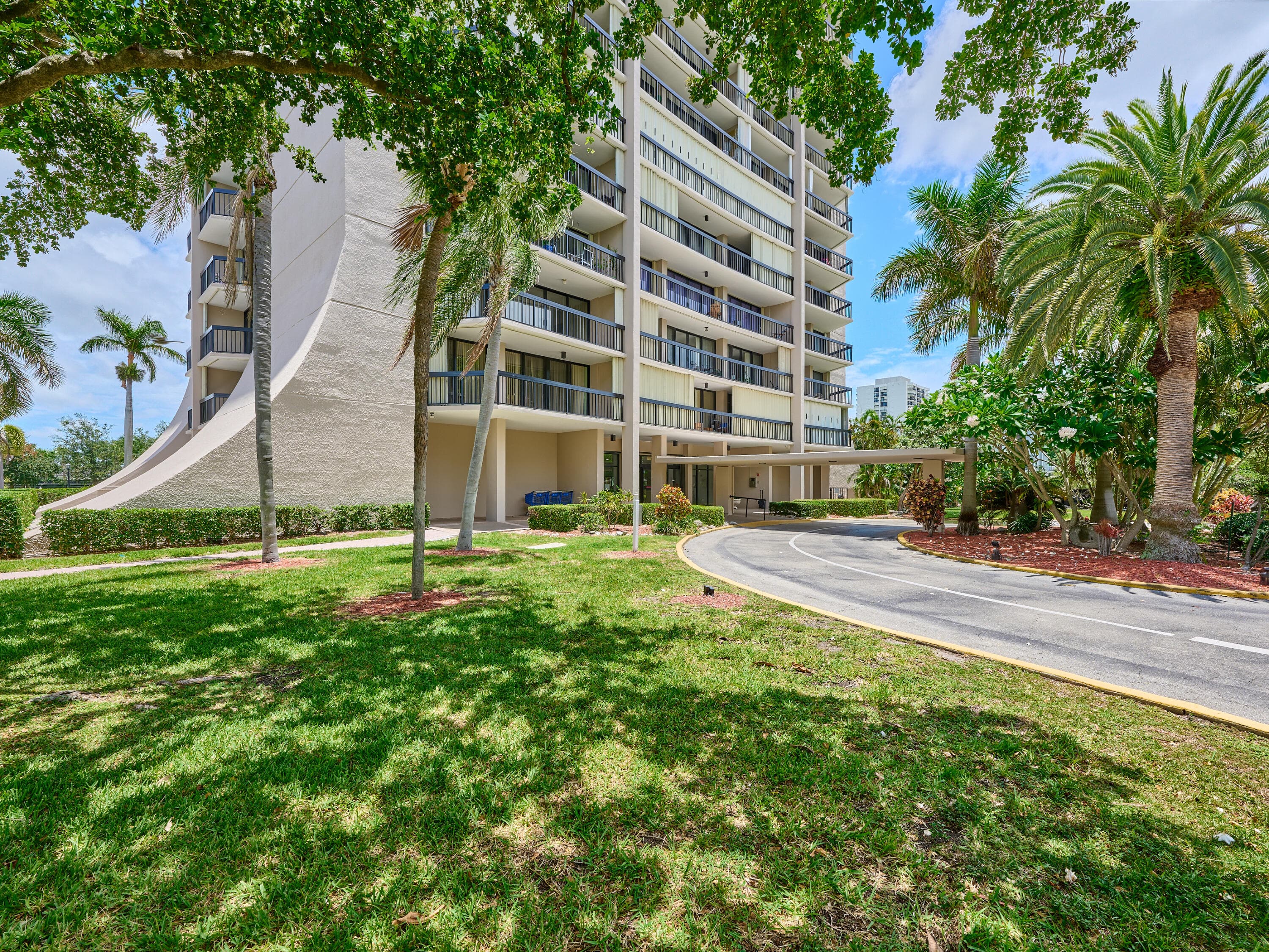 2425 Presidential Way 1405, West Palm Beach, FL 33401 — photo 38 of 39