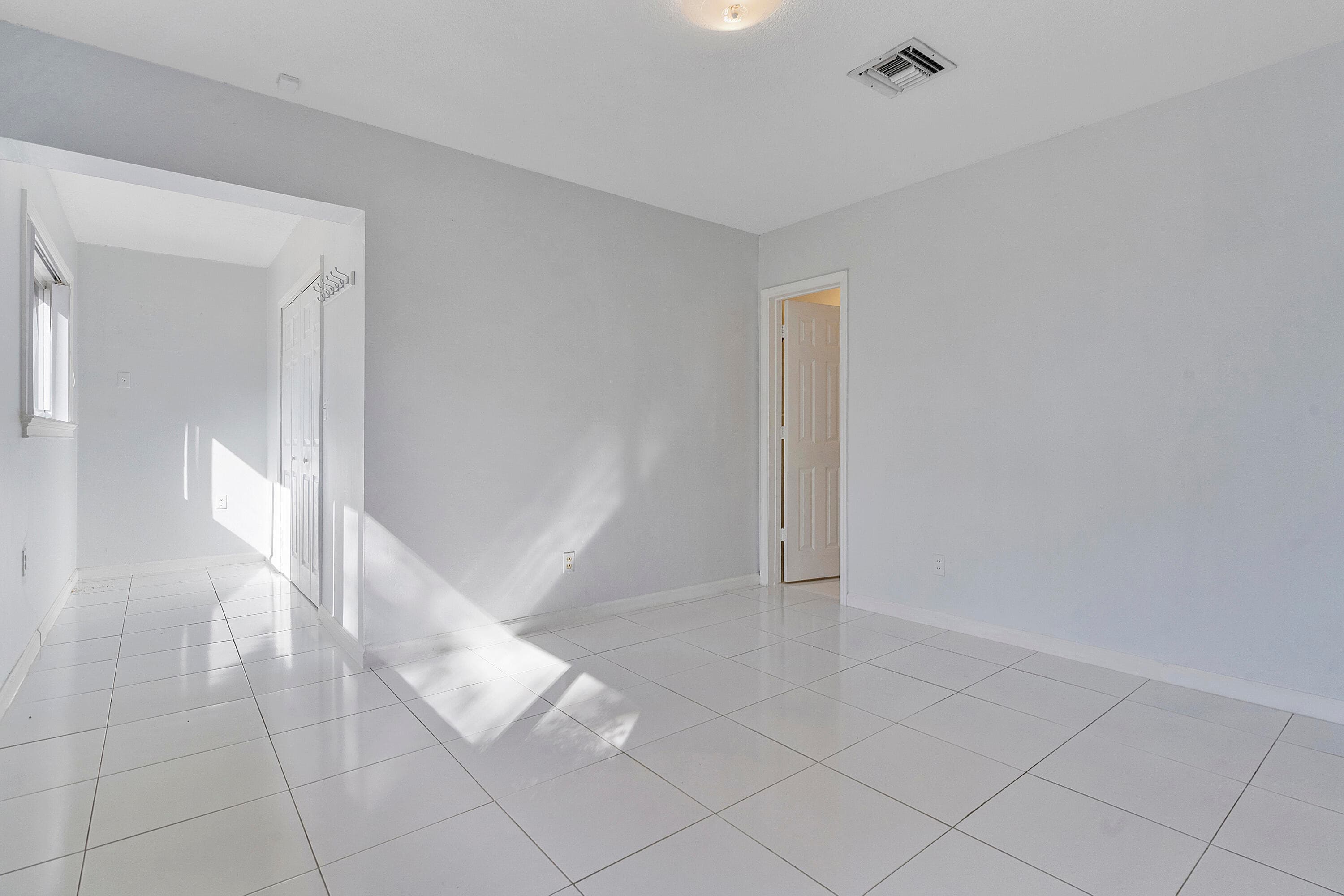 2475 NE 214th Street, Aventura, FL 33180 — photo 13 of 25
