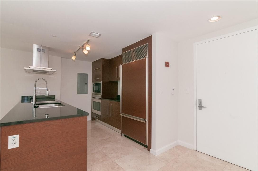 465 Brickell Avenue Bay 419, Miami, FL 33131 — photo 8 of 58