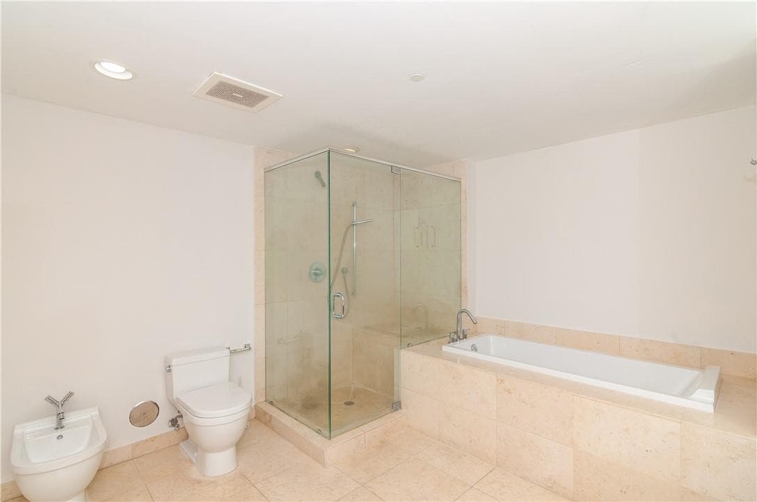 465 Brickell Avenue Bay 419, Miami, FL 33131 — photo 24 of 58