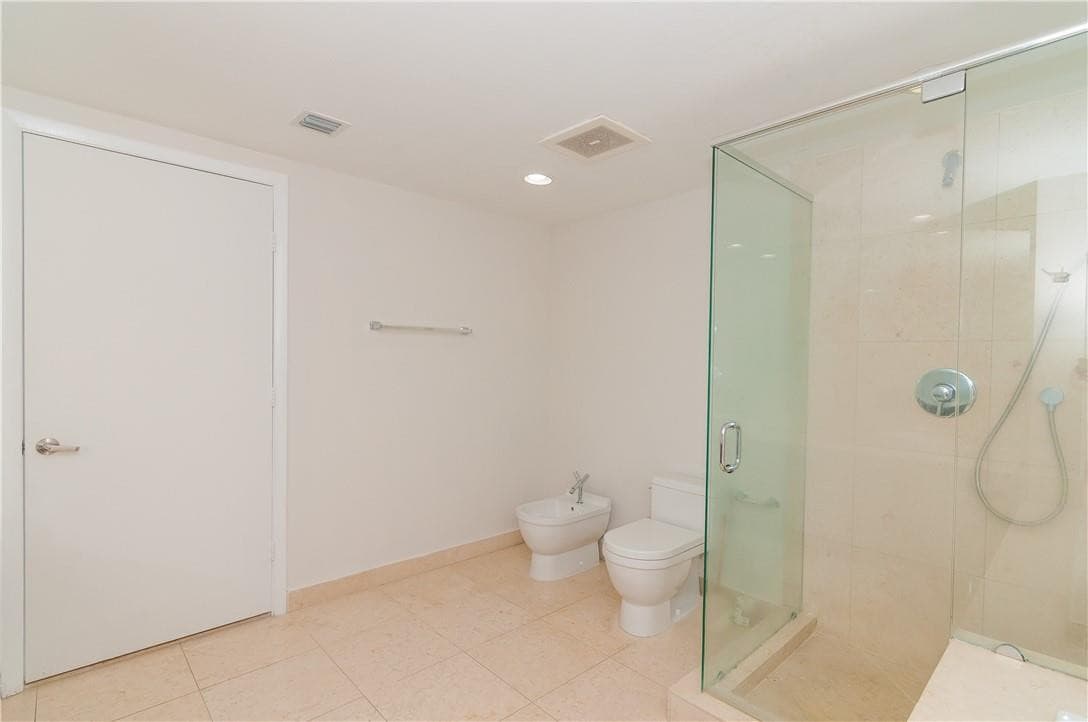 465 Brickell Avenue Bay 419, Miami, FL 33131 — photo 25 of 58