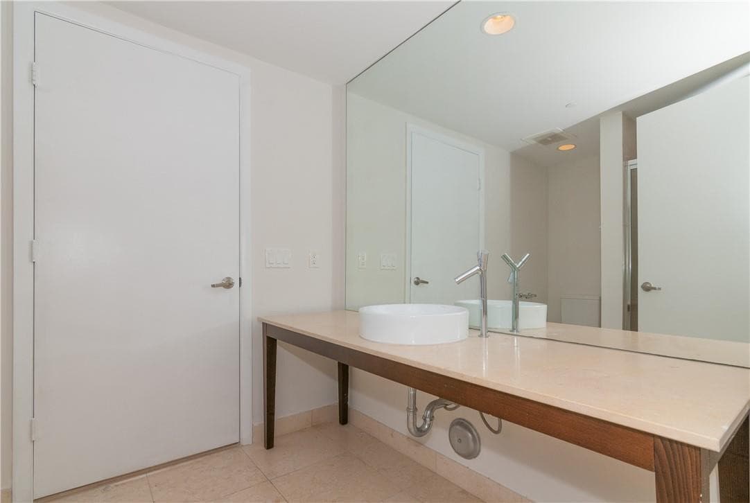 465 Brickell Avenue Bay 419, Miami, FL 33131 — photo 30 of 58
