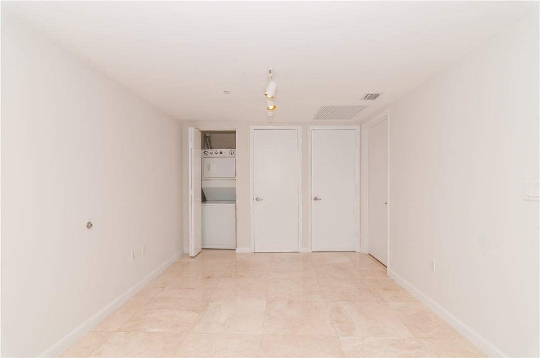 465 Brickell Avenue Bay 419, Miami, FL 33131 — photo 31 of 58