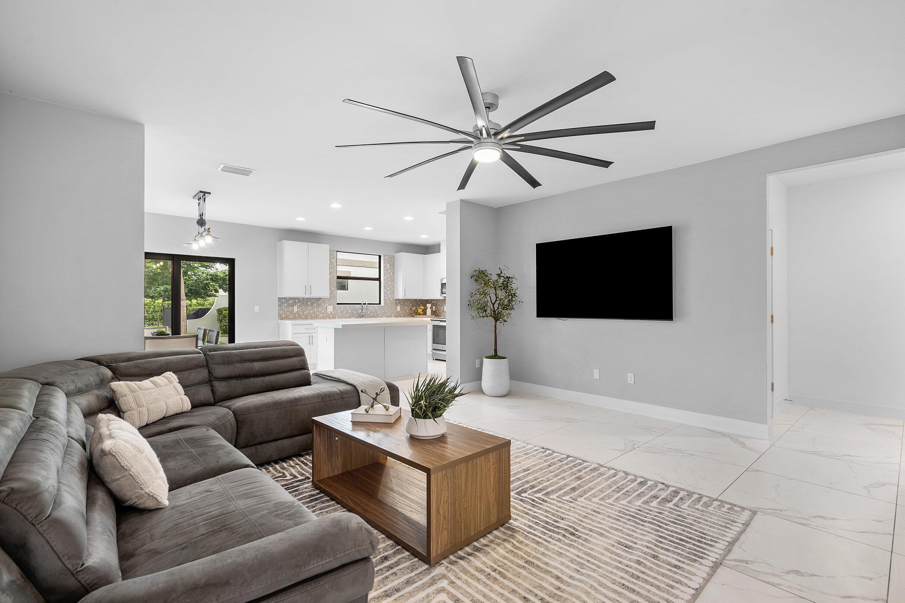 4455 E Aqua Bella Lane, Dania Beach, FL 33312 — photo 5 of 38