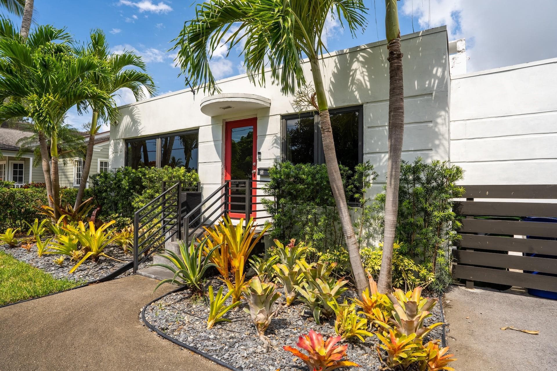 15 S Victoria Park Road, Fort Lauderdale, FL 33301 — photo 1 of 28