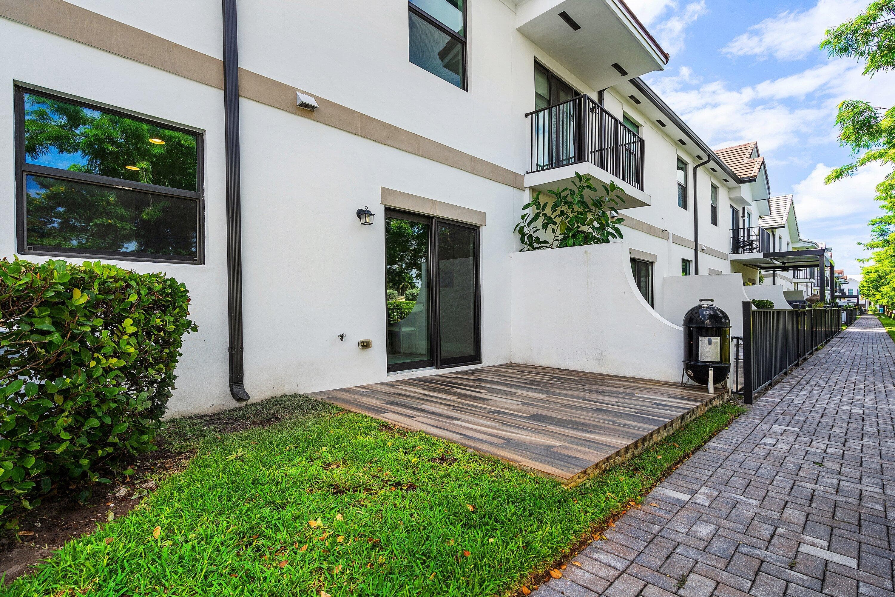 4455 E Aqua Bella Lane, Dania Beach, FL 33312 — photo 35 of 38