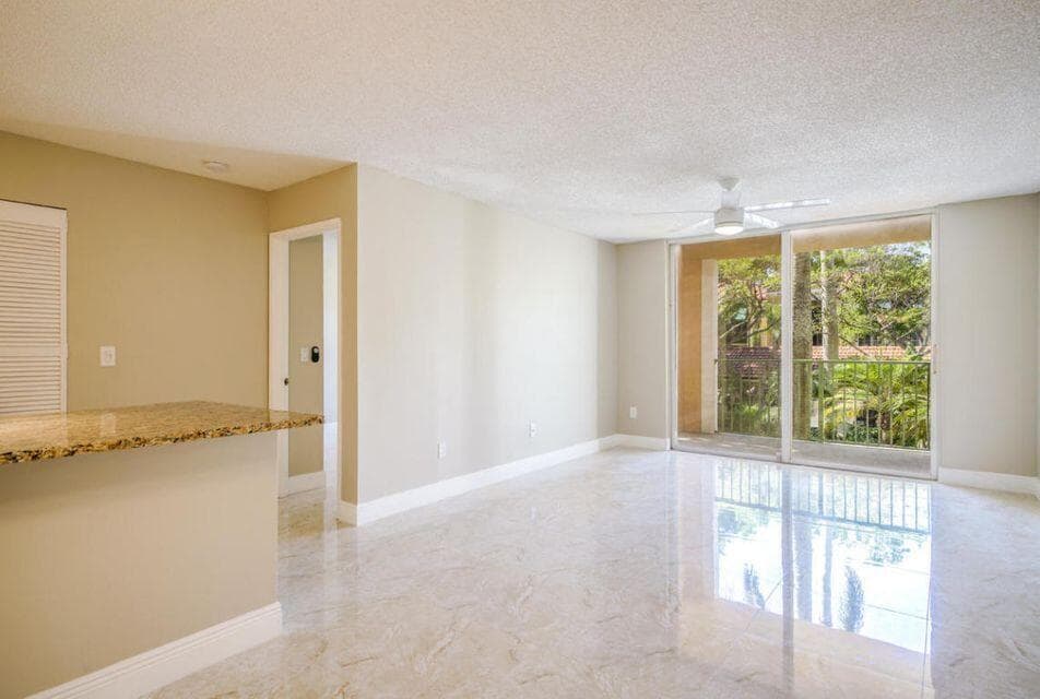 140 Yacht Club Way 206, Hypoluxo, FL 33462 — photo 3 of 29