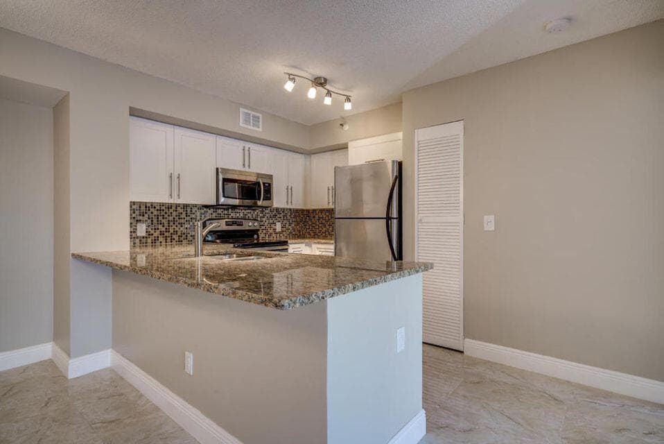 140 Yacht Club Way 206, Hypoluxo, FL 33462 — photo 20 of 29