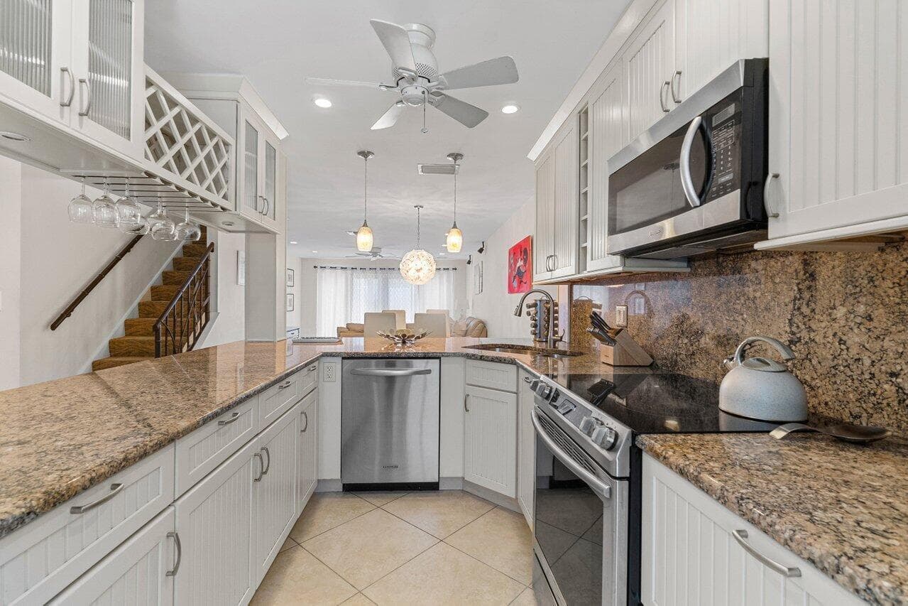 842 SE 19th Avenue 103, Deerfield Beach, FL 33441 — photo 7 of 34