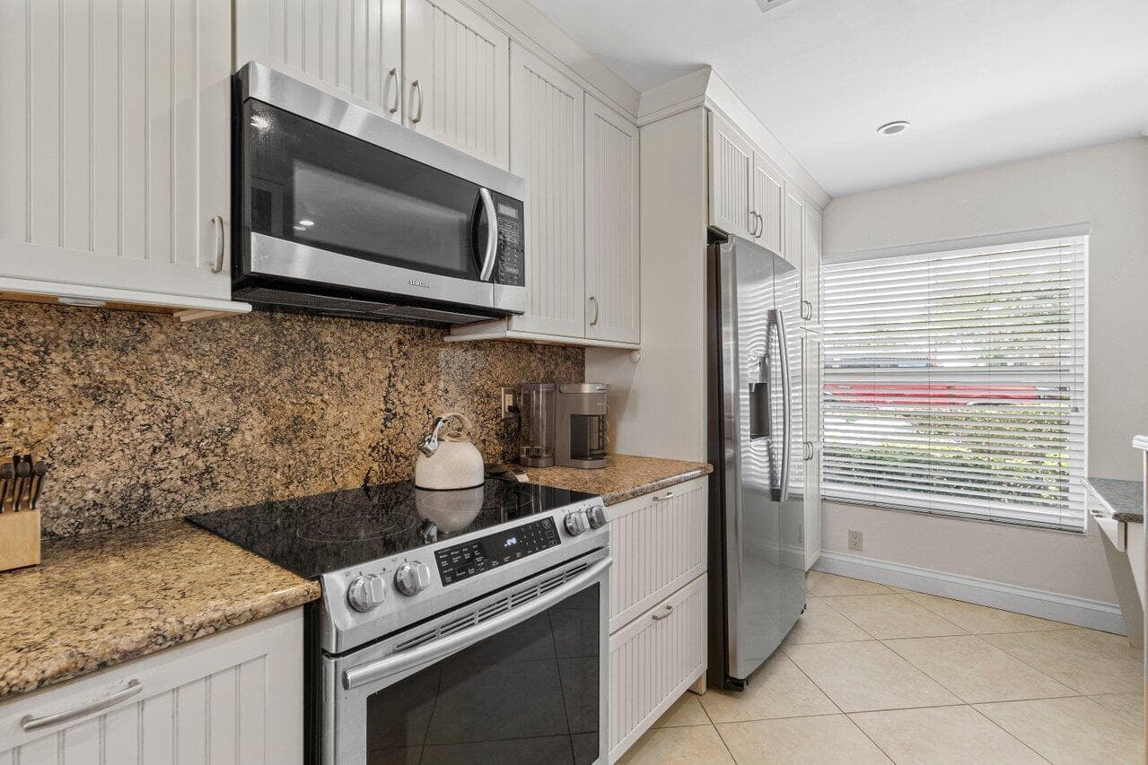 842 SE 19th Avenue 103, Deerfield Beach, FL 33441 — photo 8 of 34