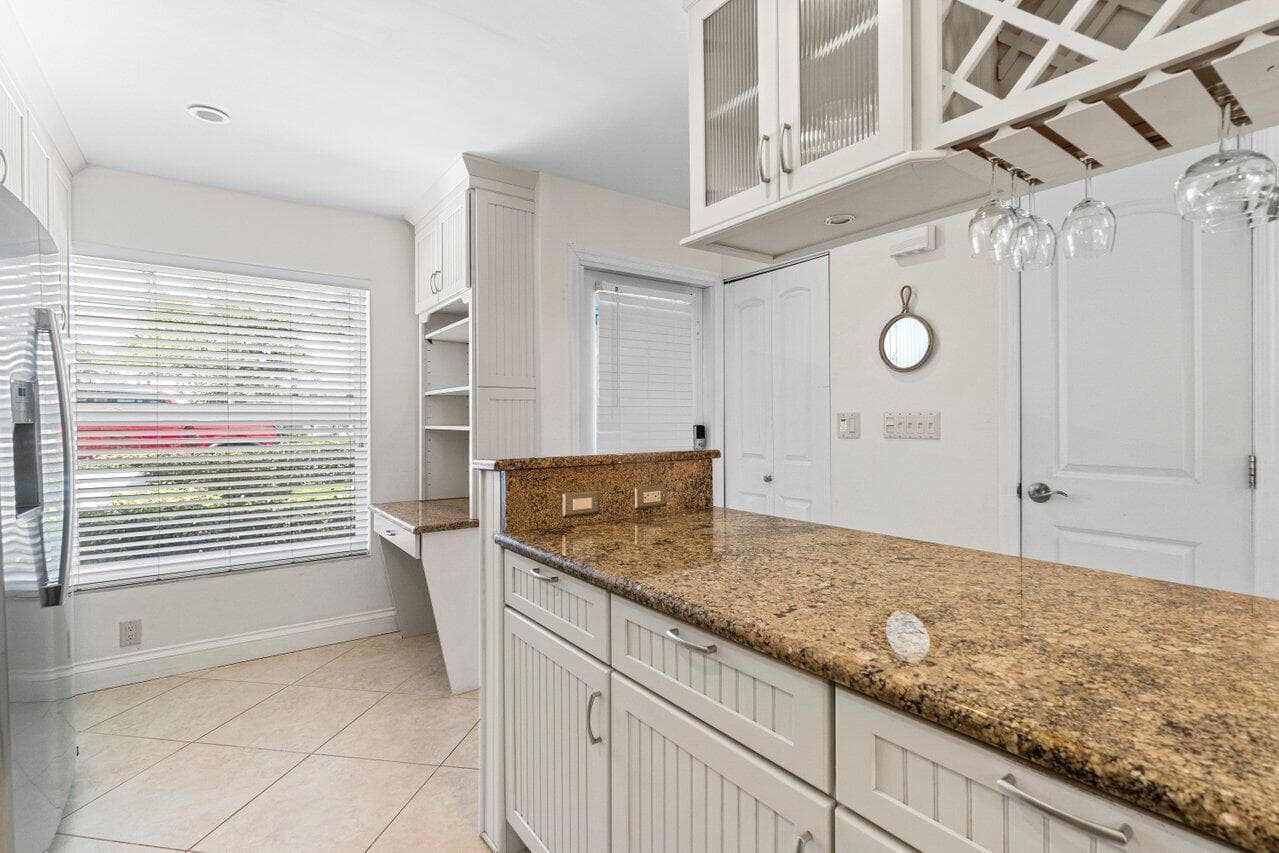 842 SE 19th Avenue 103, Deerfield Beach, FL 33441 — photo 9 of 34