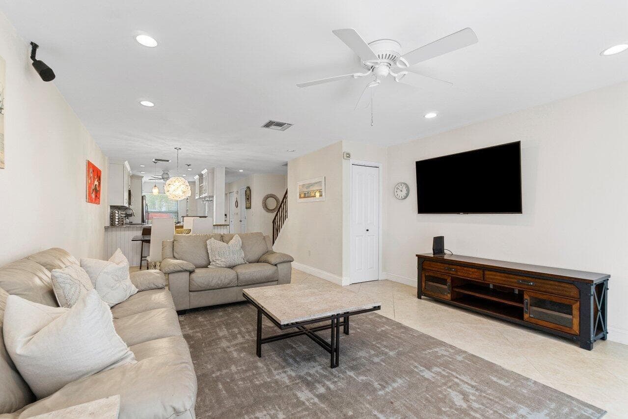 842 SE 19th Avenue 103, Deerfield Beach, FL 33441 — photo 12 of 34