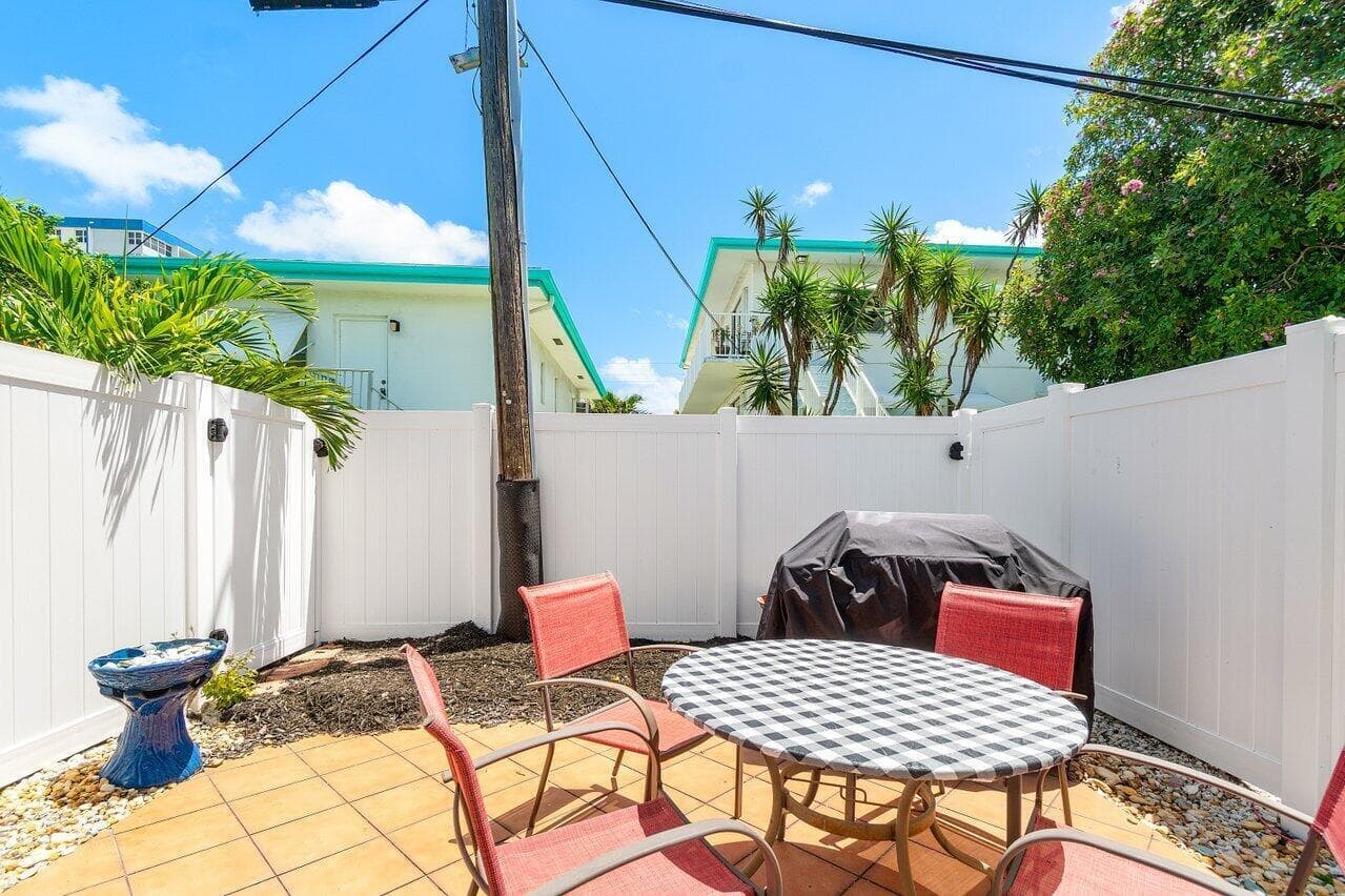 842 SE 19th Avenue 103, Deerfield Beach, FL 33441 — photo 25 of 34