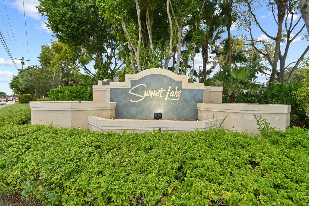 952 Summit Lake Drive, West Palm Beach, FL 33406 — photo 2 of 37