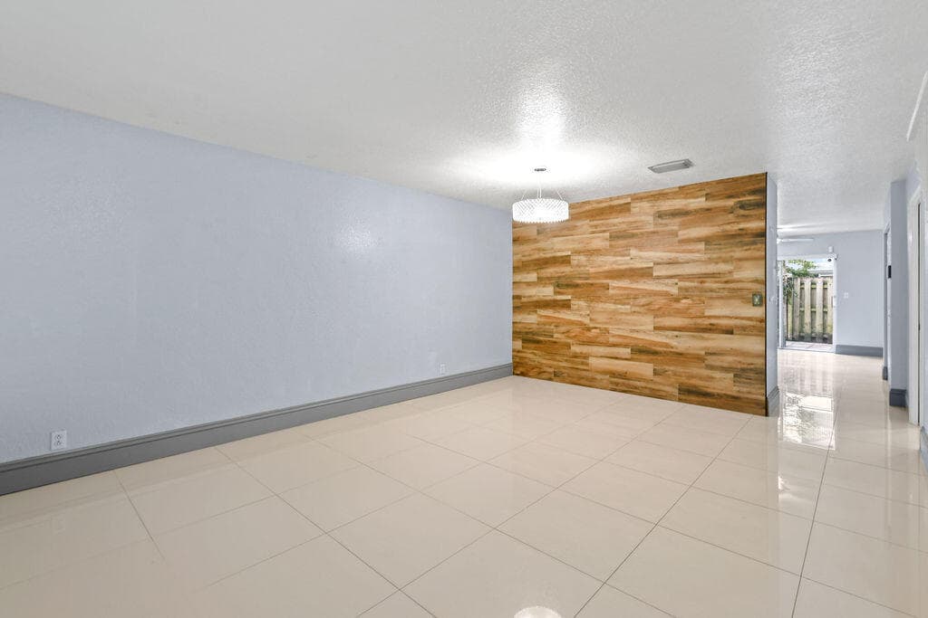 952 Summit Lake Drive, West Palm Beach, FL 33406 — photo 7 of 37