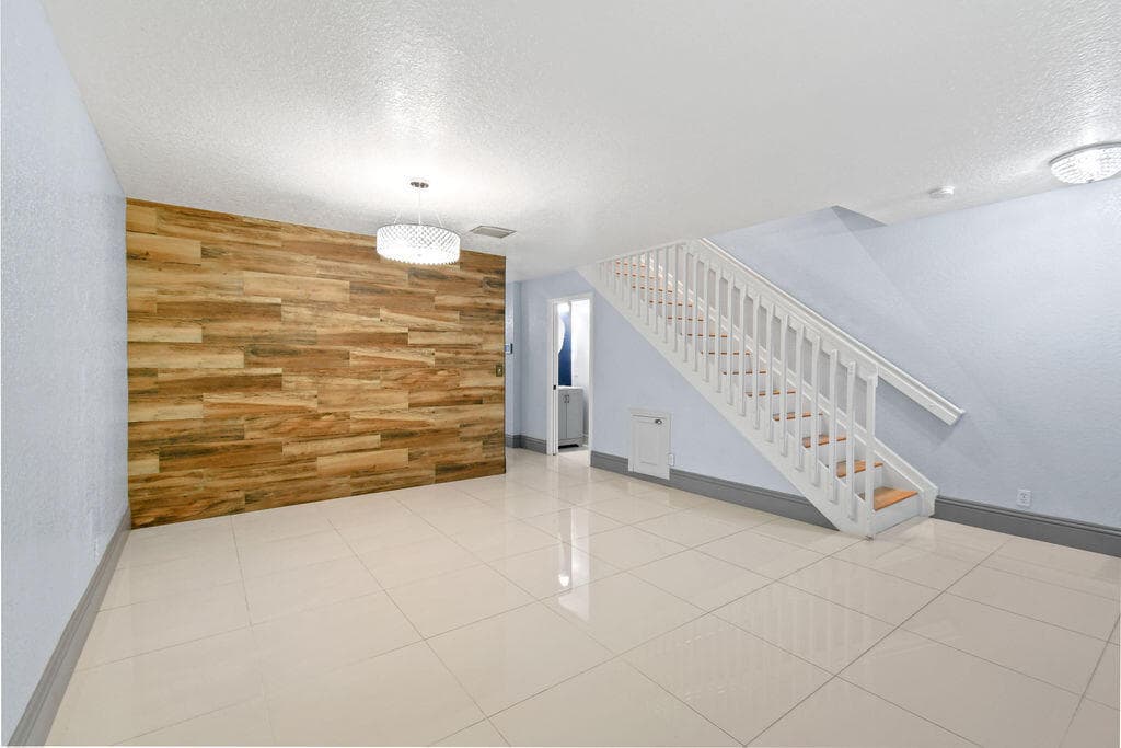952 Summit Lake Drive, West Palm Beach, FL 33406 — photo 8 of 37