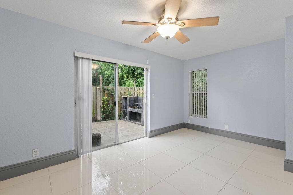 952 Summit Lake Drive, West Palm Beach, FL 33406 — photo 15 of 37