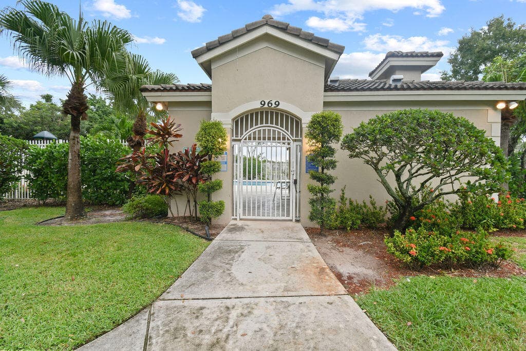 952 Summit Lake Drive, West Palm Beach, FL 33406 — photo 37 of 37