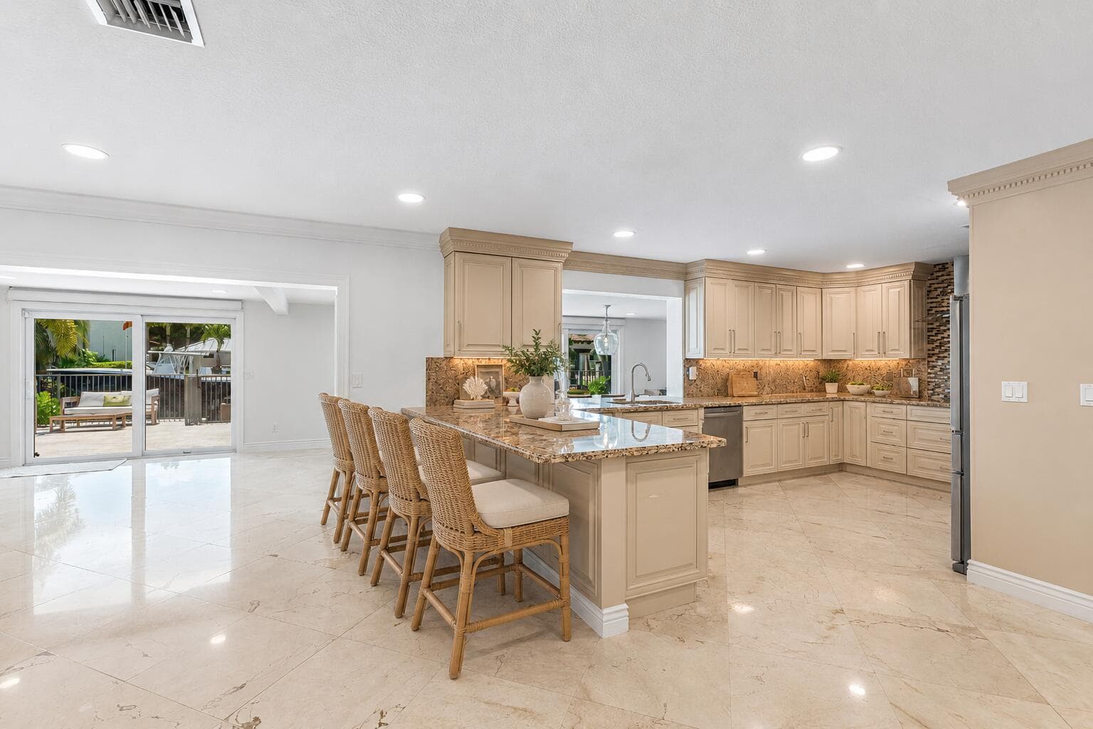 4230 NE 24th Avenue, Lighthouse Point, FL 33064 — photo 8 of 31