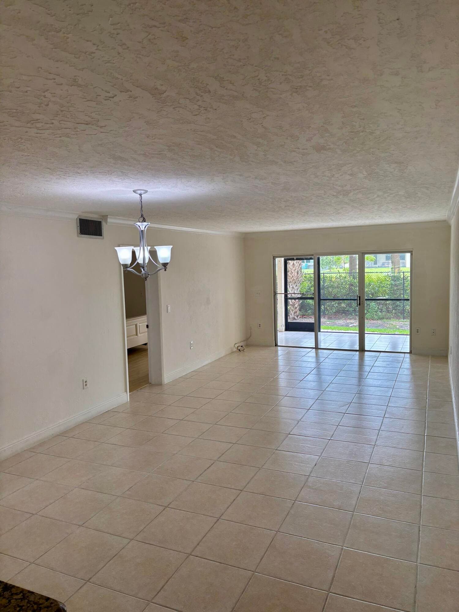 4040 Crystal Lake Drive 101, Pompano Beach, FL 33064 — photo 5 of 21