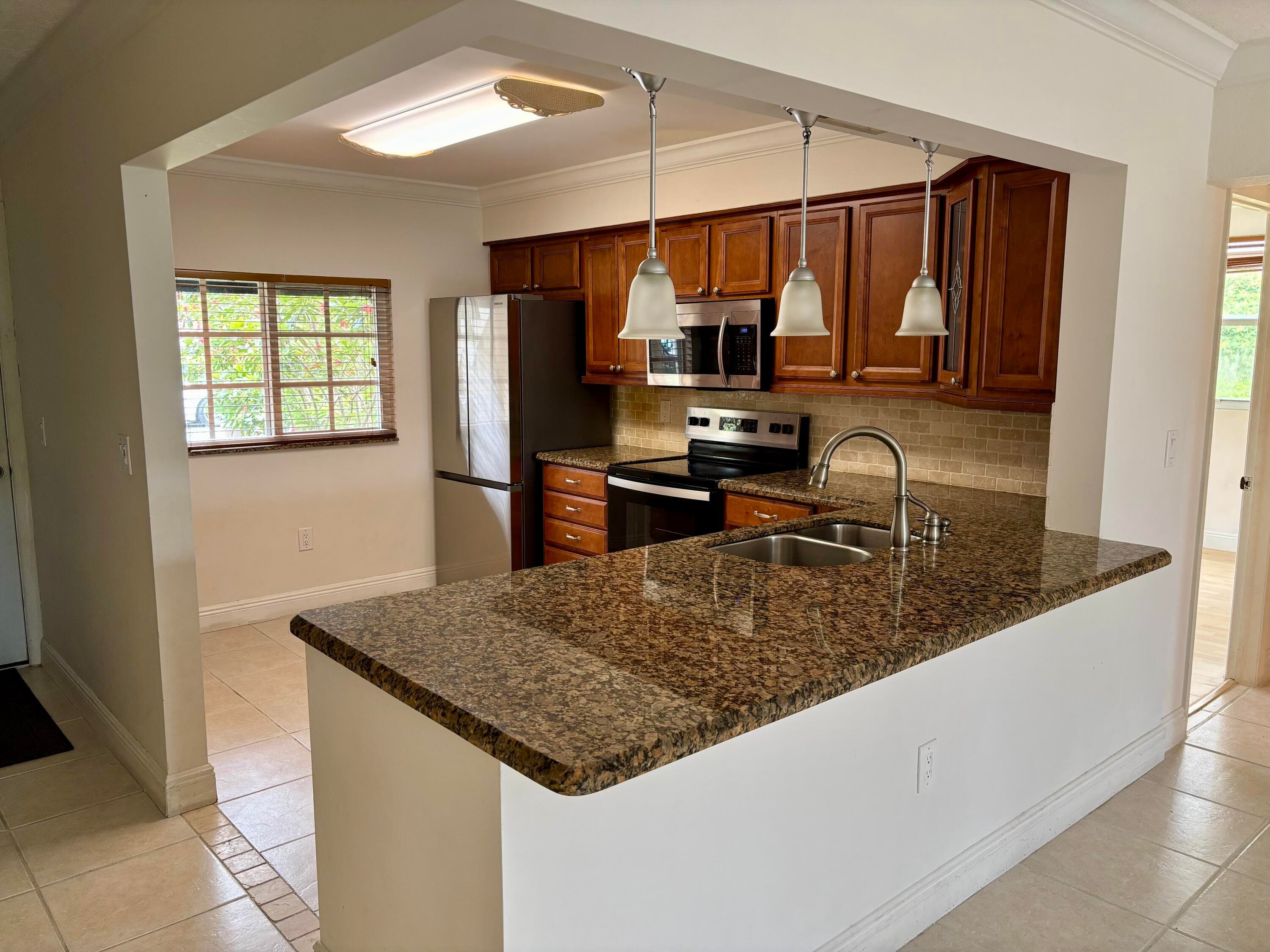 4040 Crystal Lake Drive 101, Pompano Beach, FL 33064 — photo 2 of 21