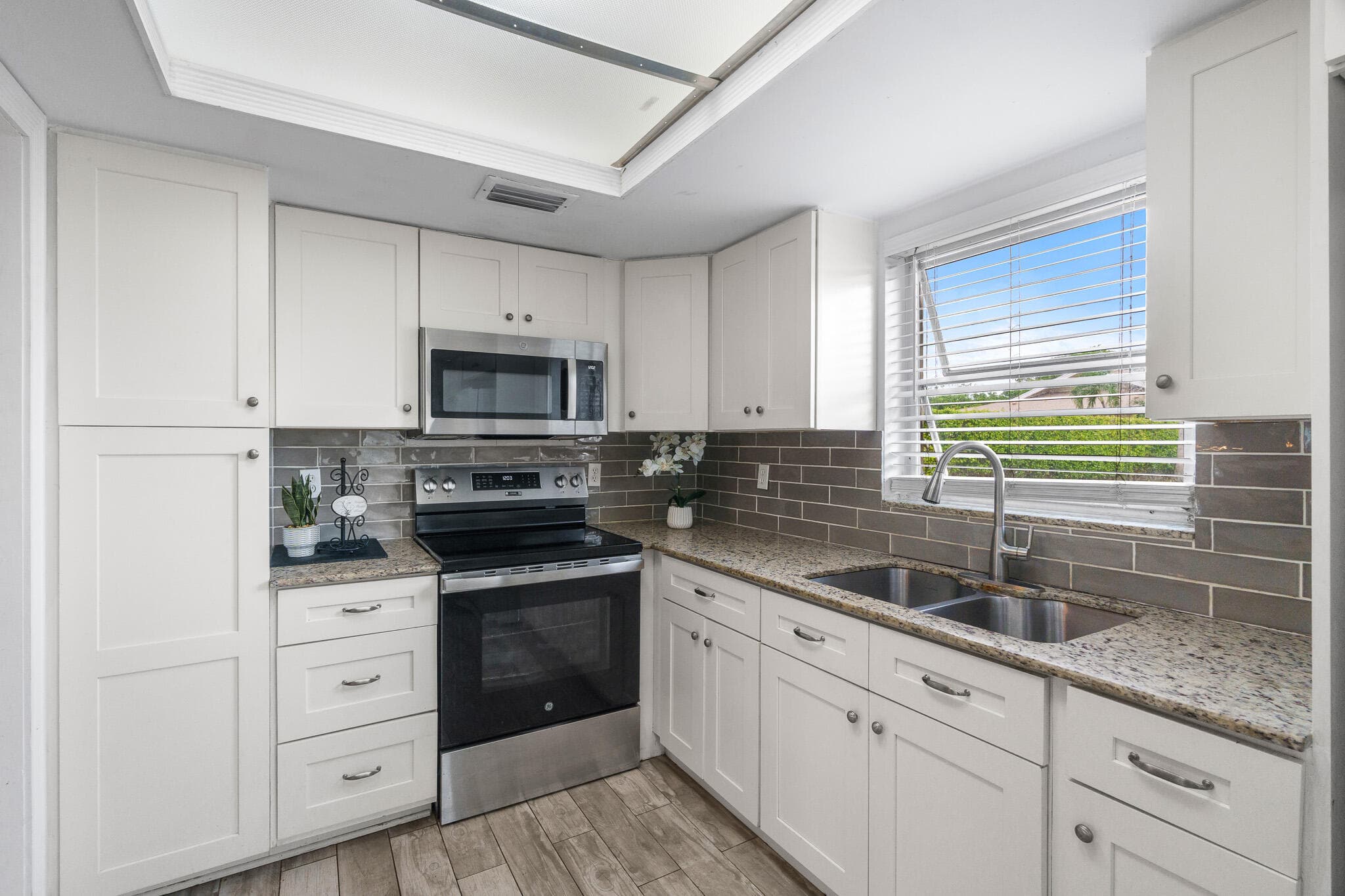 410 NE 17th Avenue 101, Boynton Beach, FL 33435 — photo 3 of 31