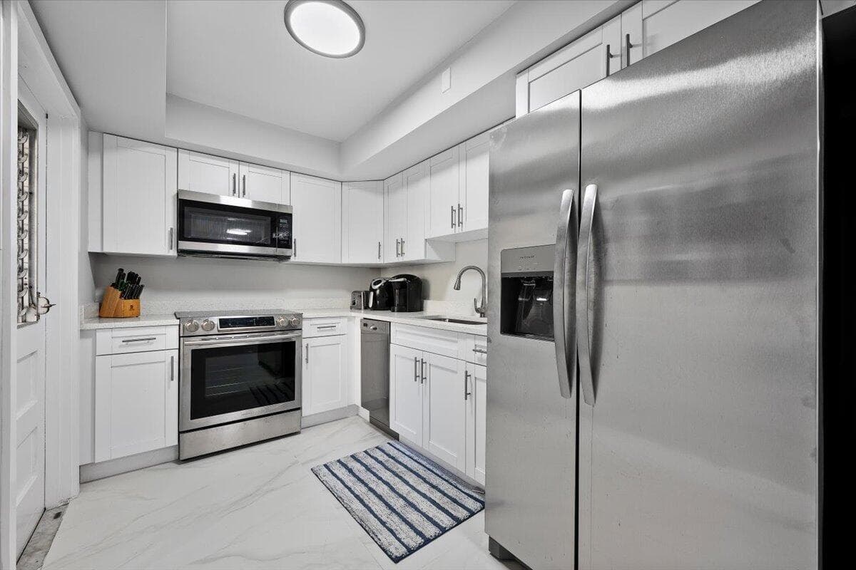 5500 Tamberlane Circle Apt 105, Palm Beach Gardens, FL 33418 — photo 2 of 24
